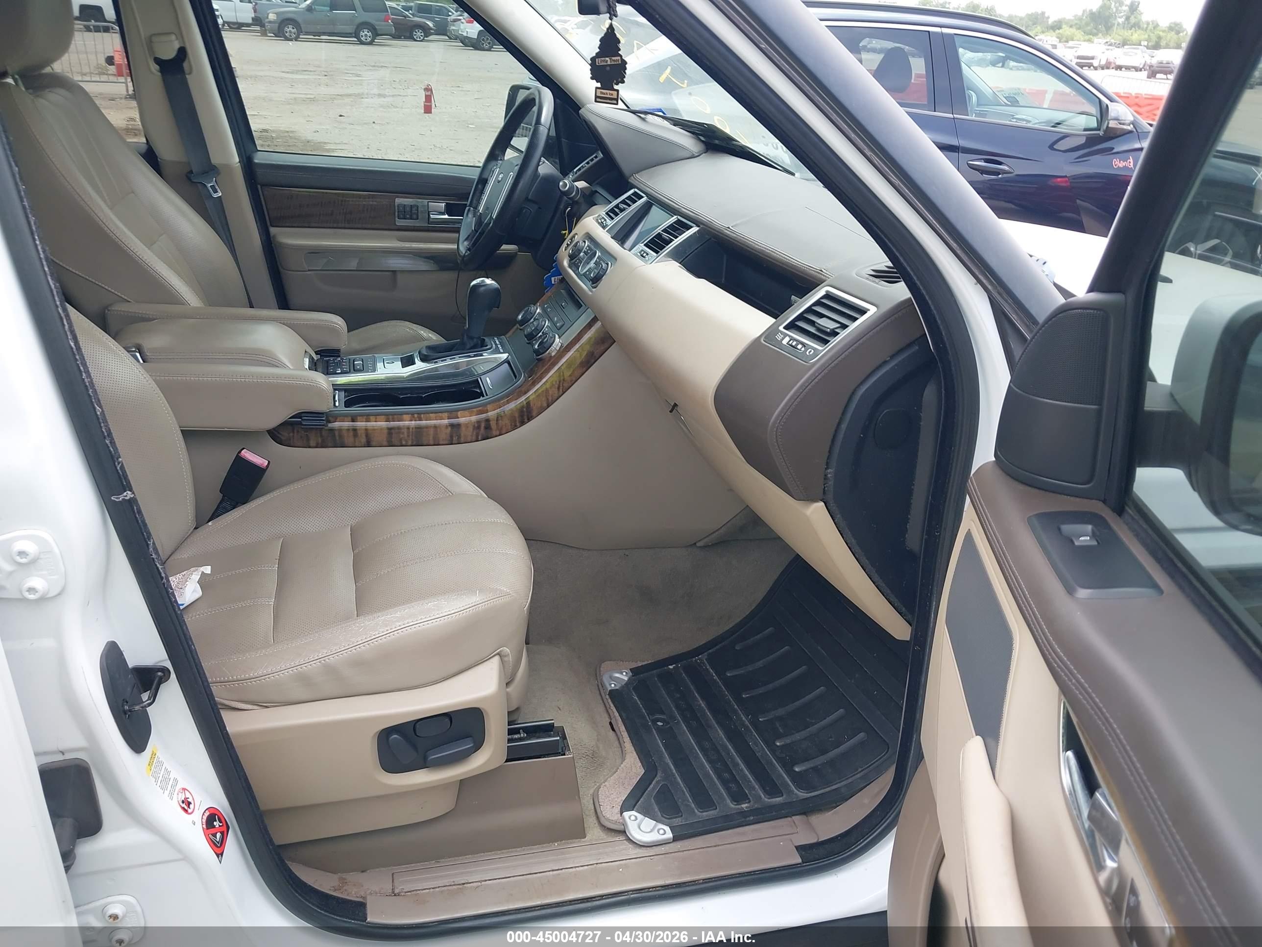 LAND ROVER image 5