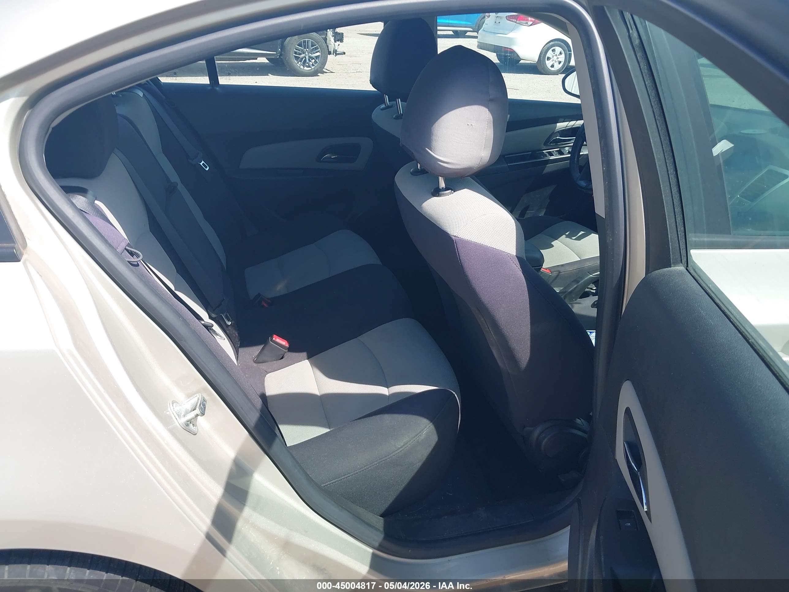 CHEVROLET CRUZE image 8