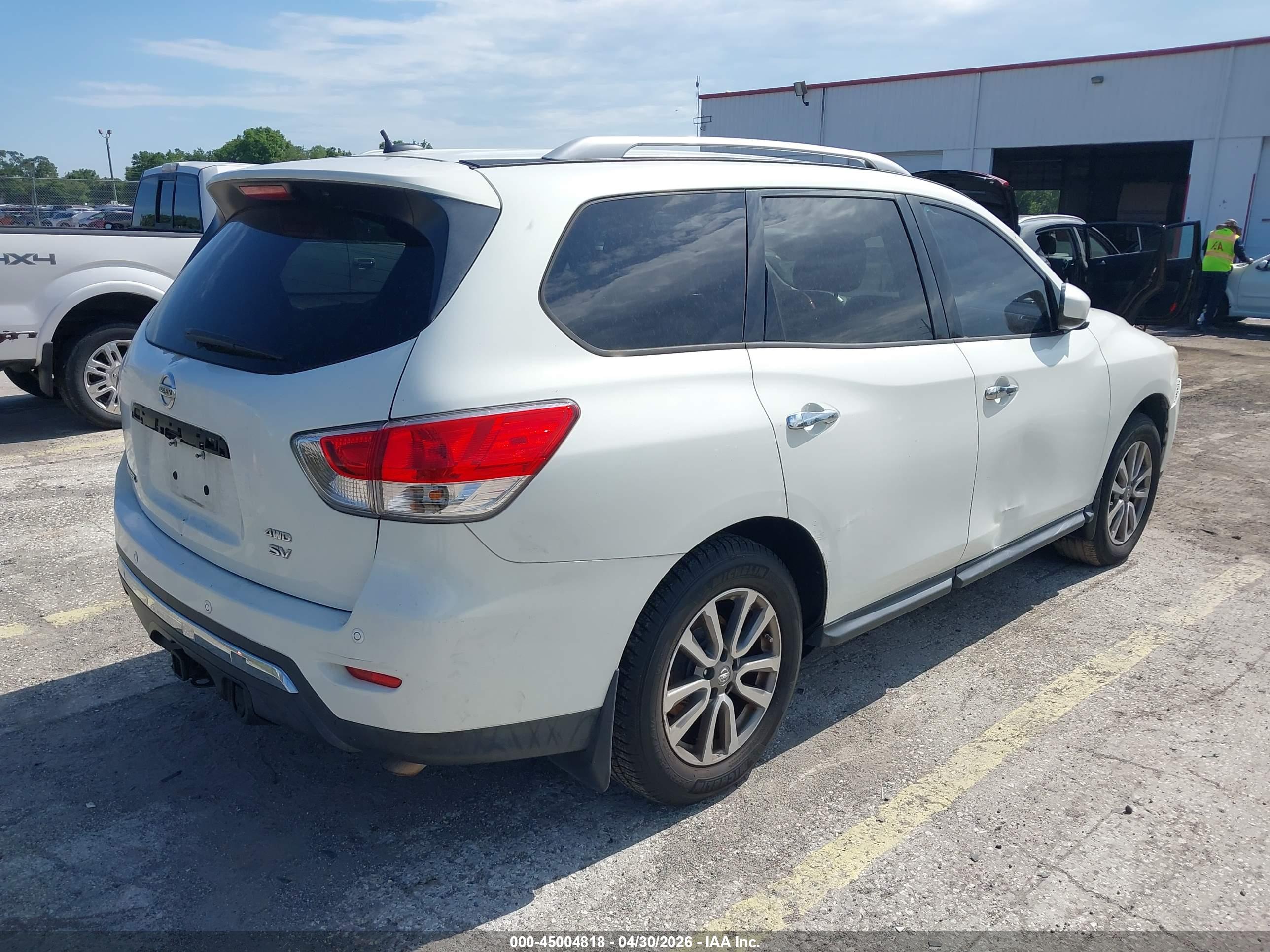 NISSAN PATHFINDER image 4