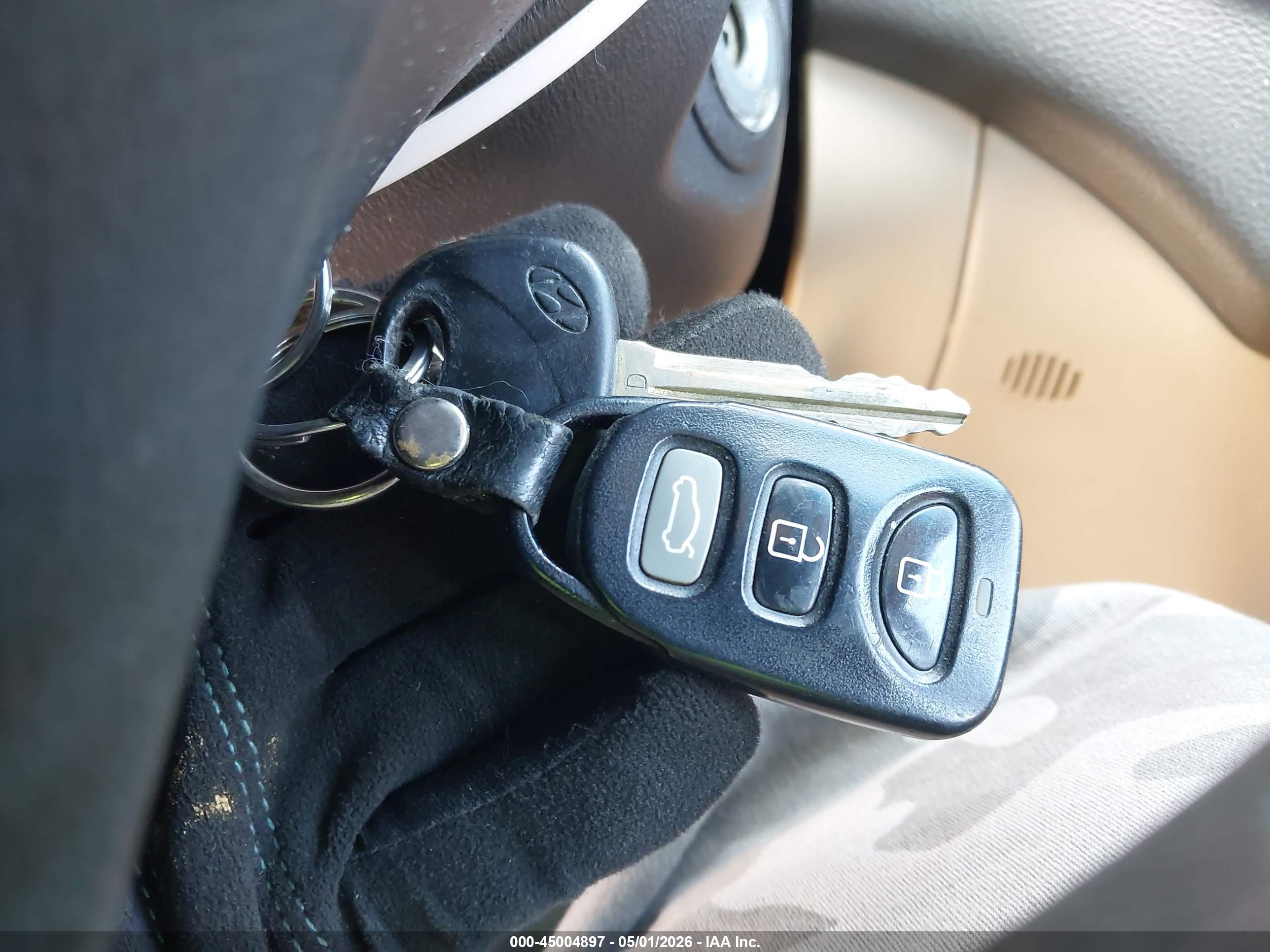 HYUNDAI ELANTRA image 11