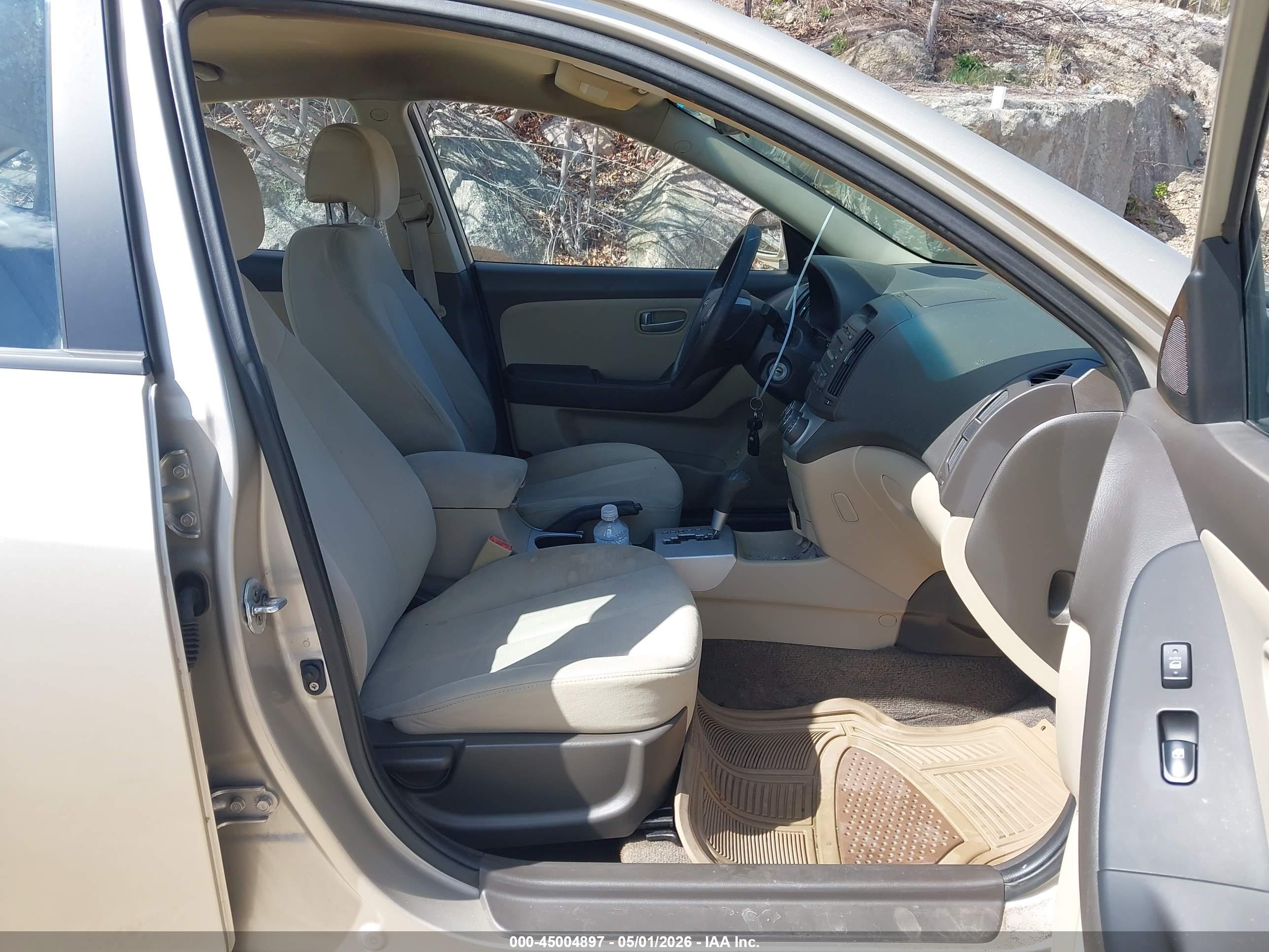 HYUNDAI ELANTRA image 5