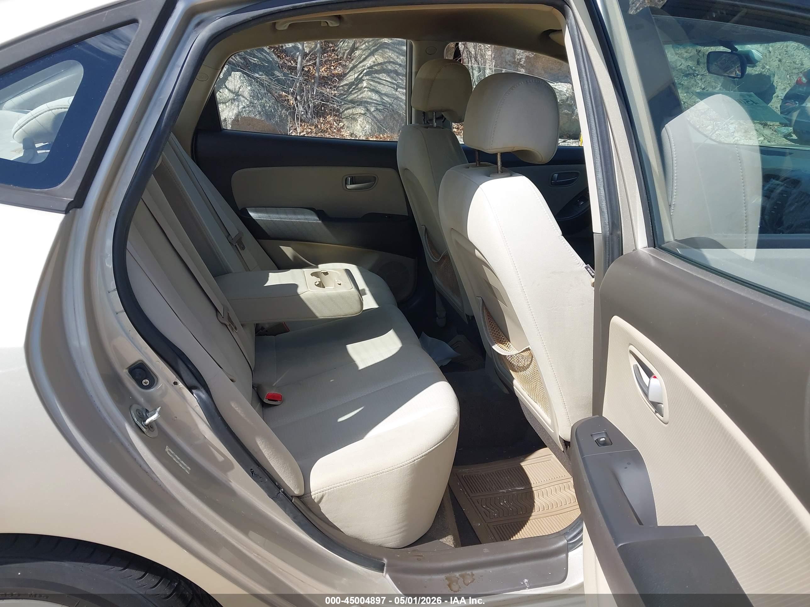 HYUNDAI ELANTRA image 8