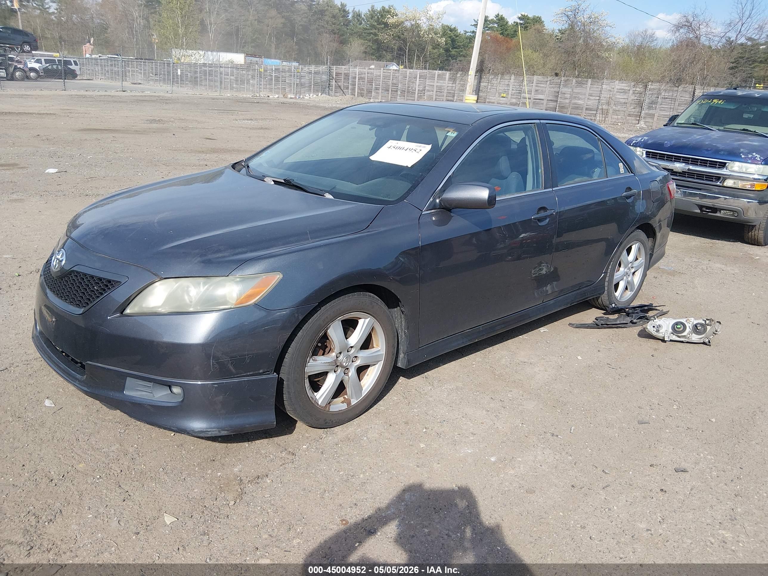 TOYOTA CAMRY image 2