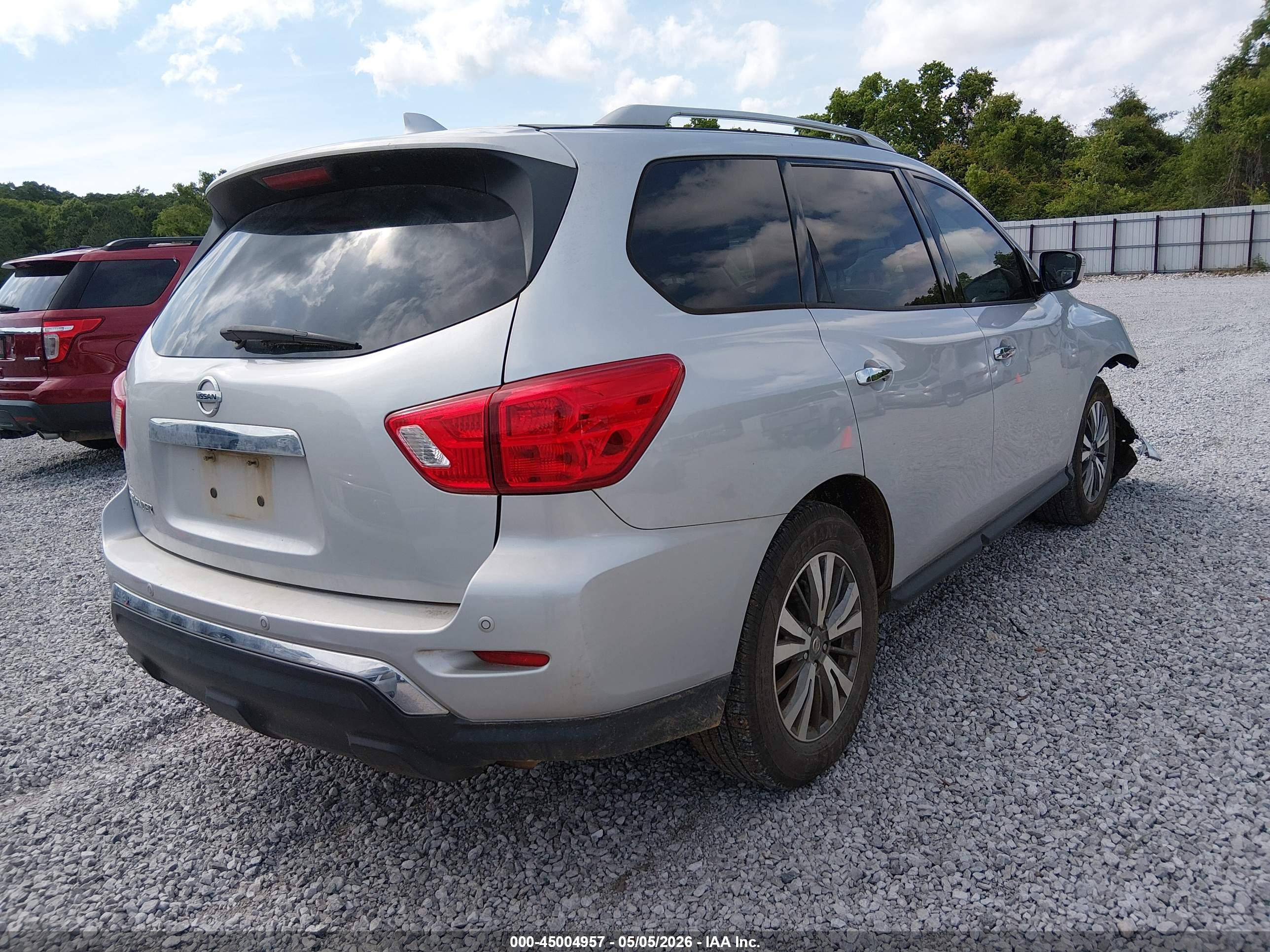 NISSAN PATHFINDER image 4
