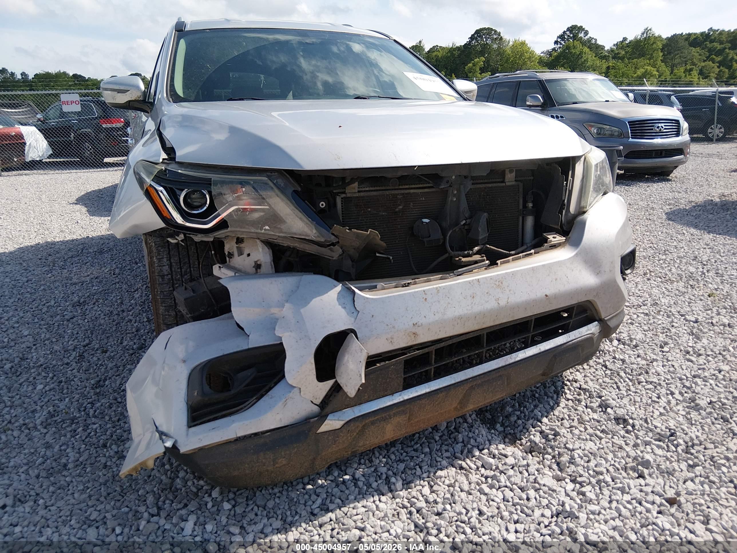 NISSAN PATHFINDER image 6