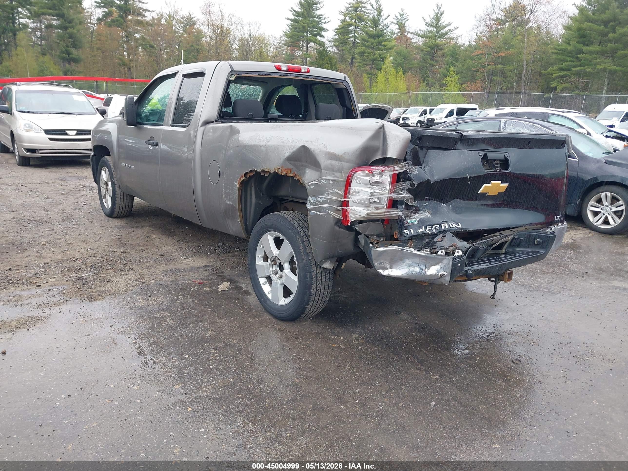 CHEVROLET SILVERADO image 3