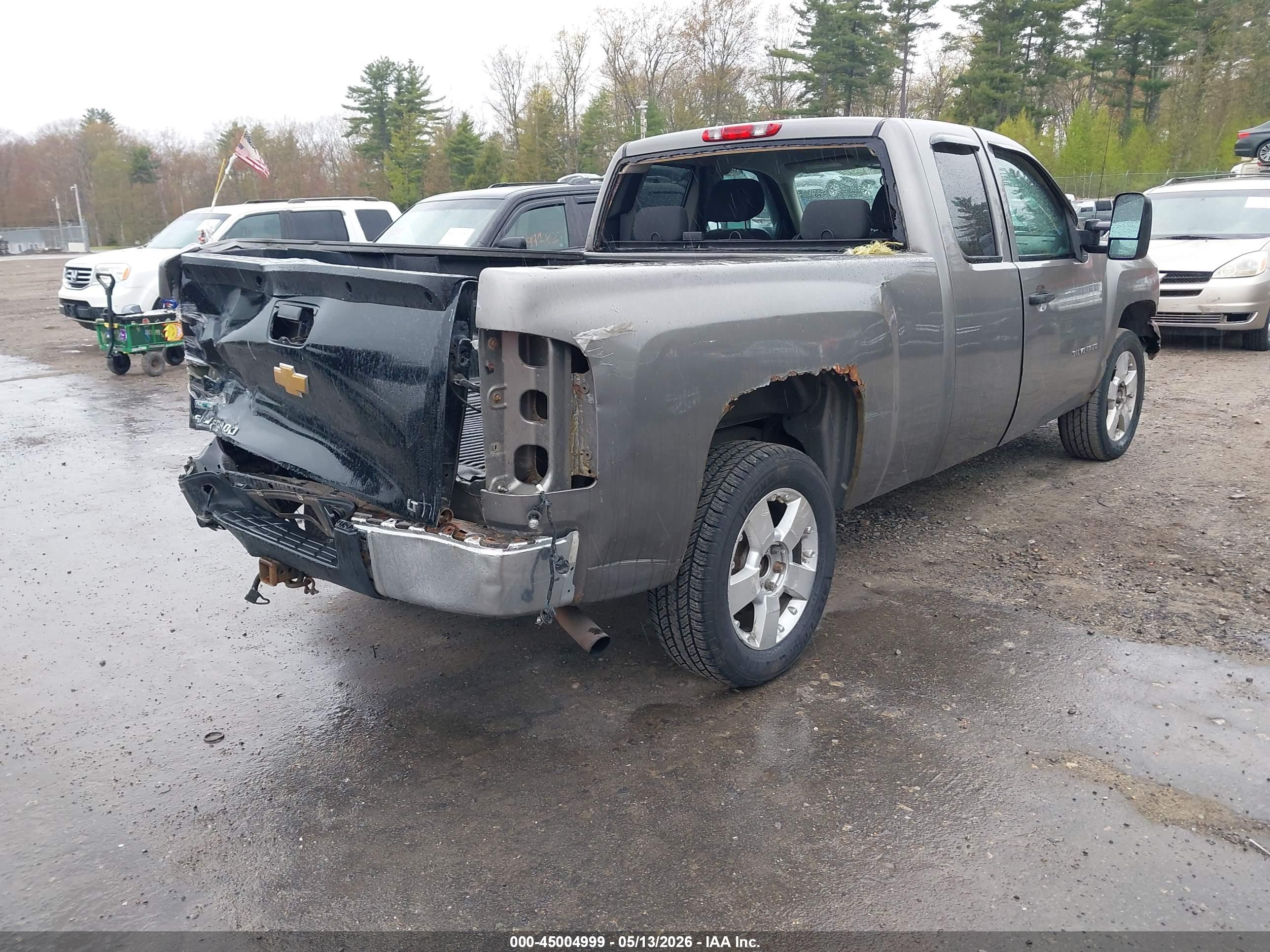 CHEVROLET SILVERADO image 4
