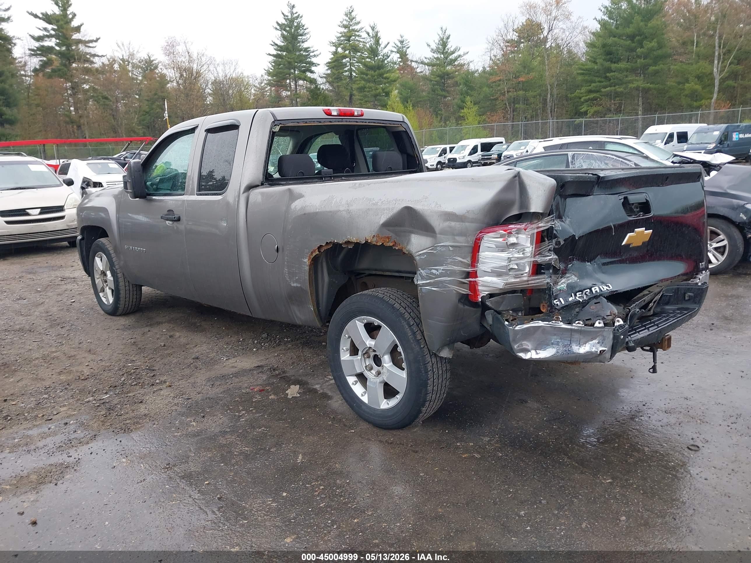 CHEVROLET SILVERADO image 6