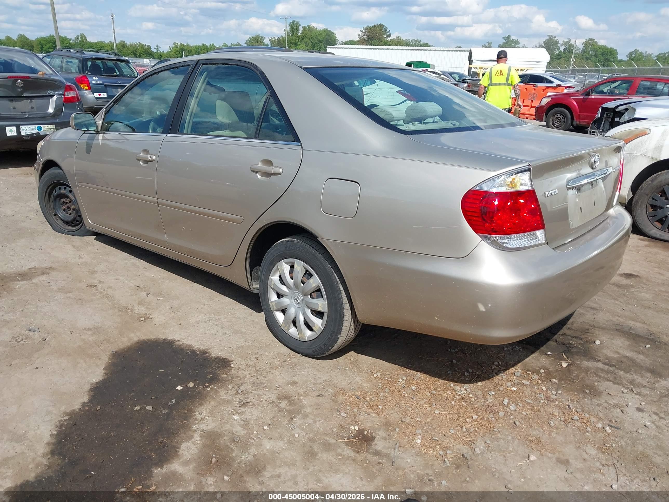 TOYOTA CAMRY image 3