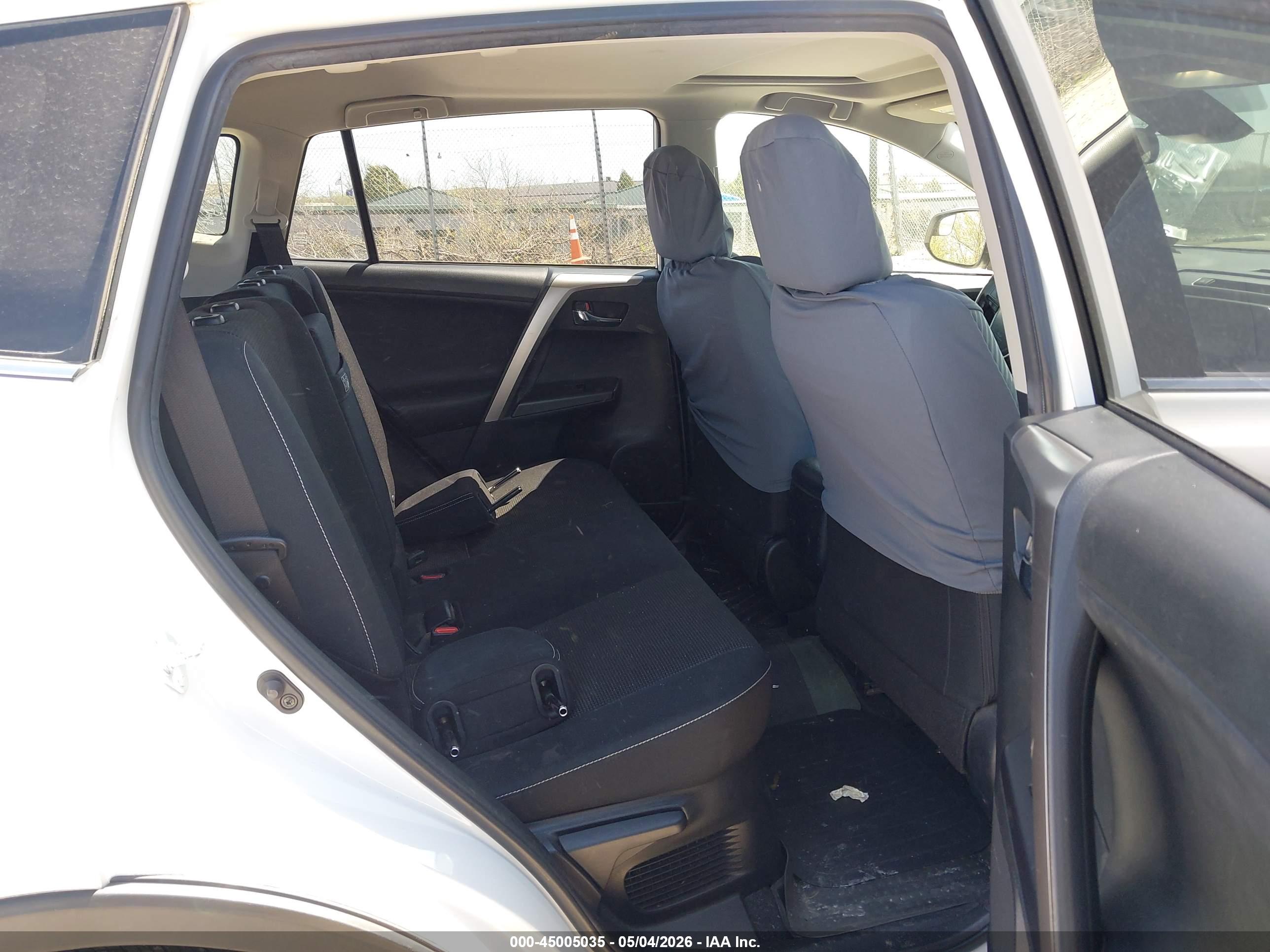 TOYOTA RAV4 image 8