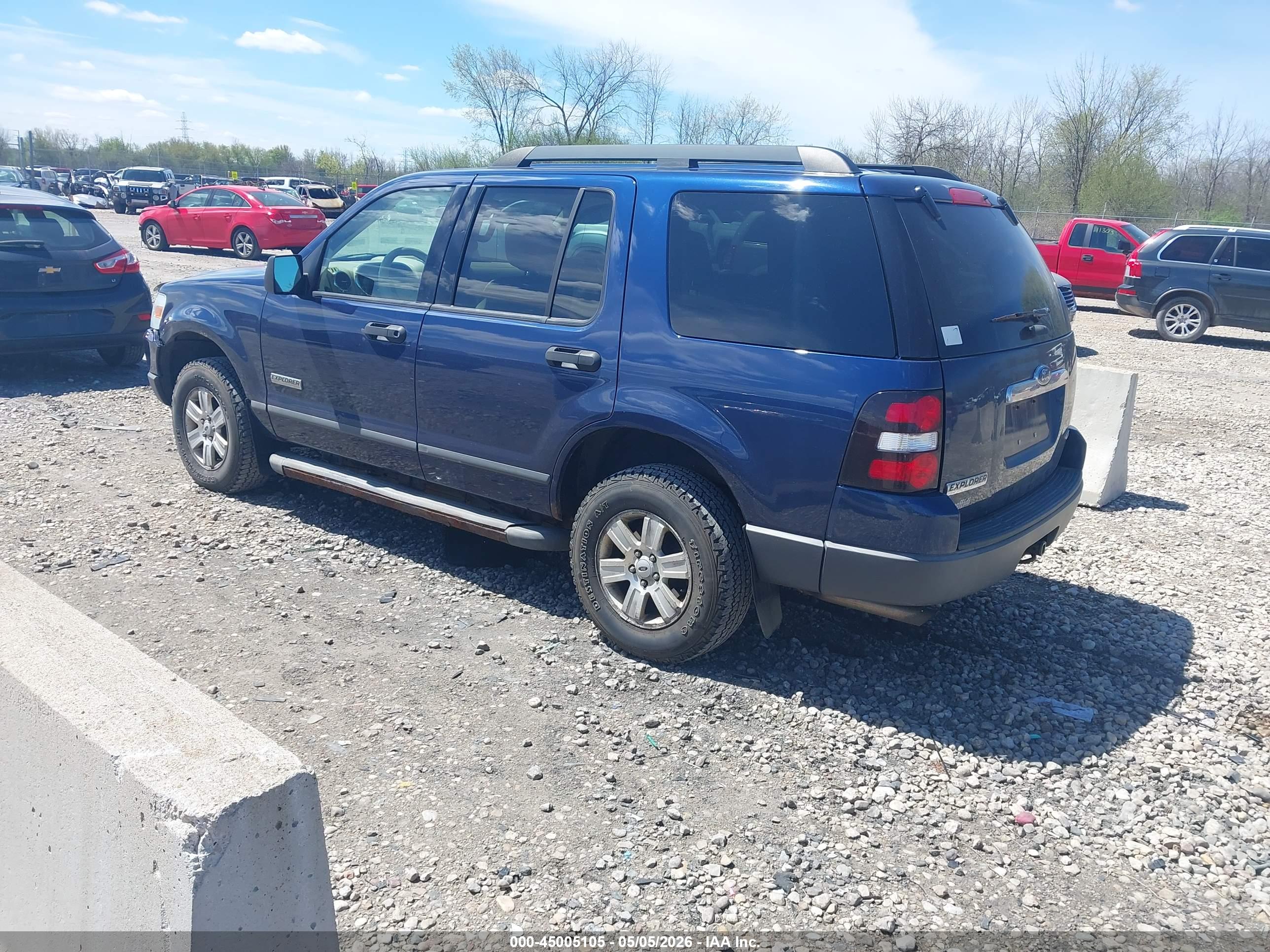 FORD EXPLORER image 3