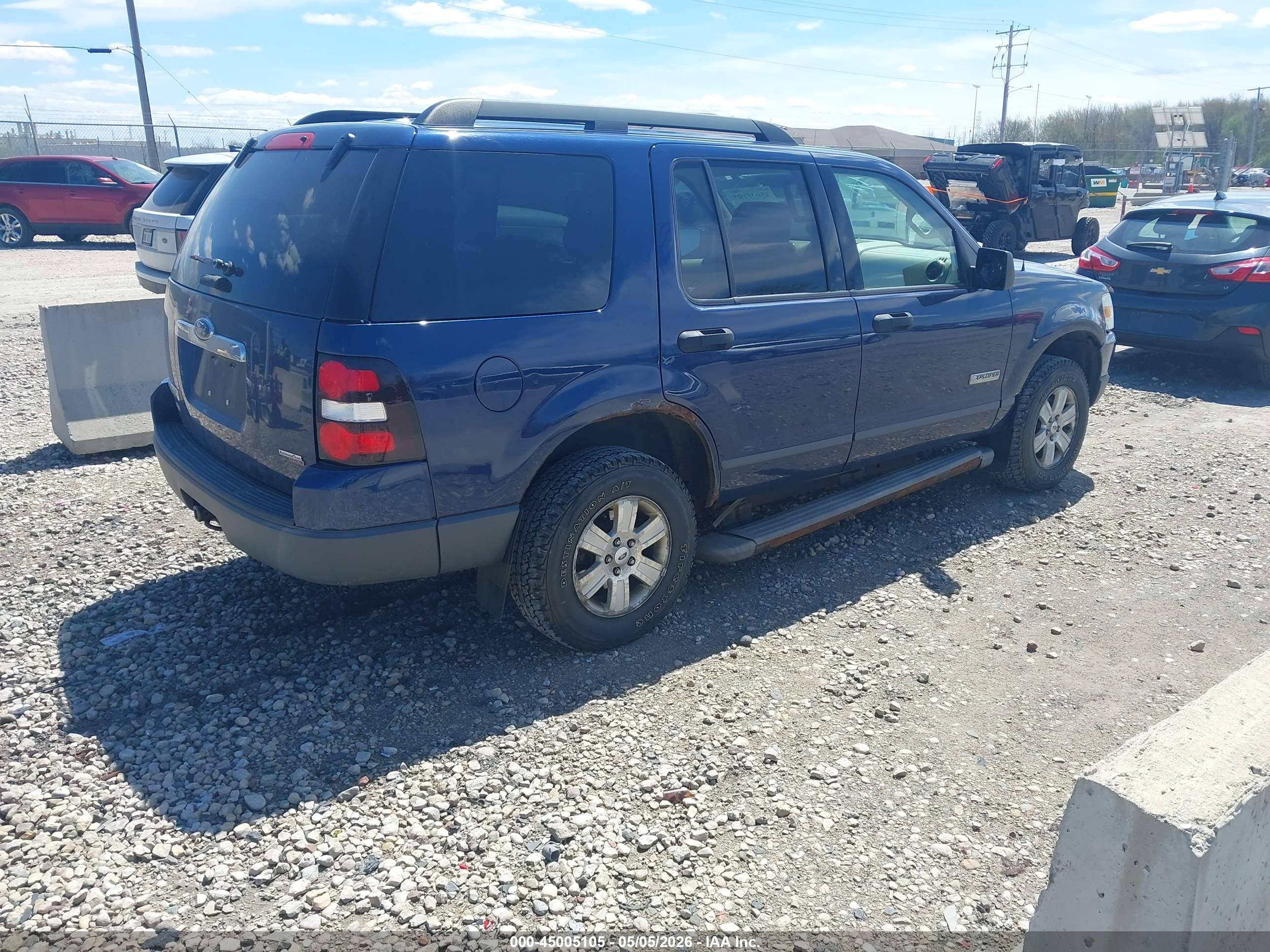 FORD EXPLORER image 4