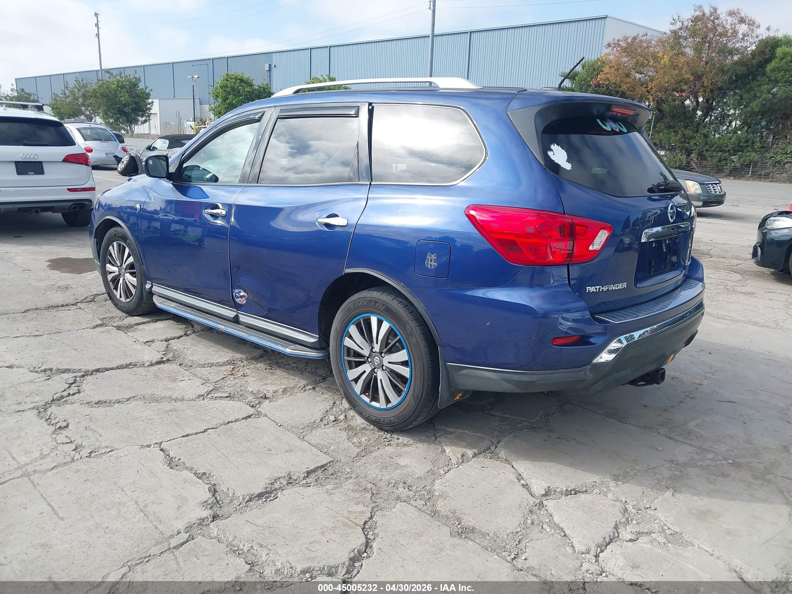 NISSAN PATHFINDER image 3