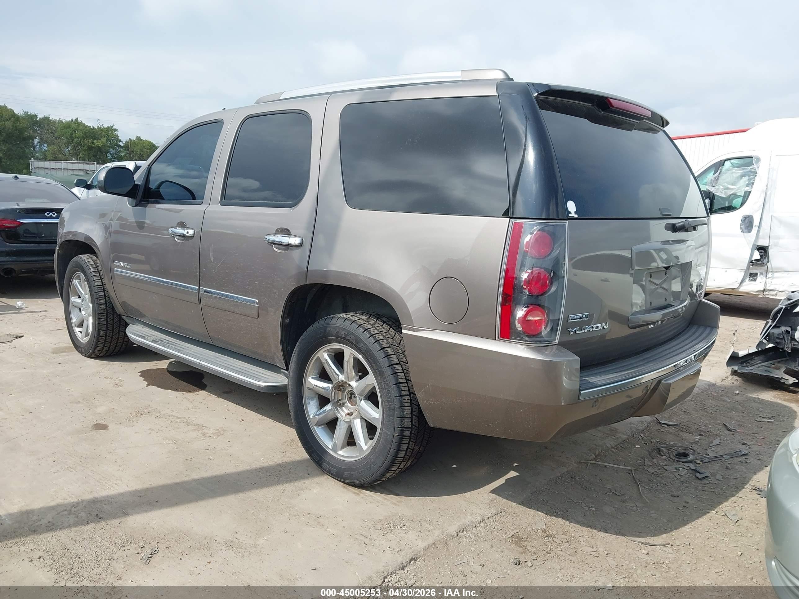 GMC YUKON image 3