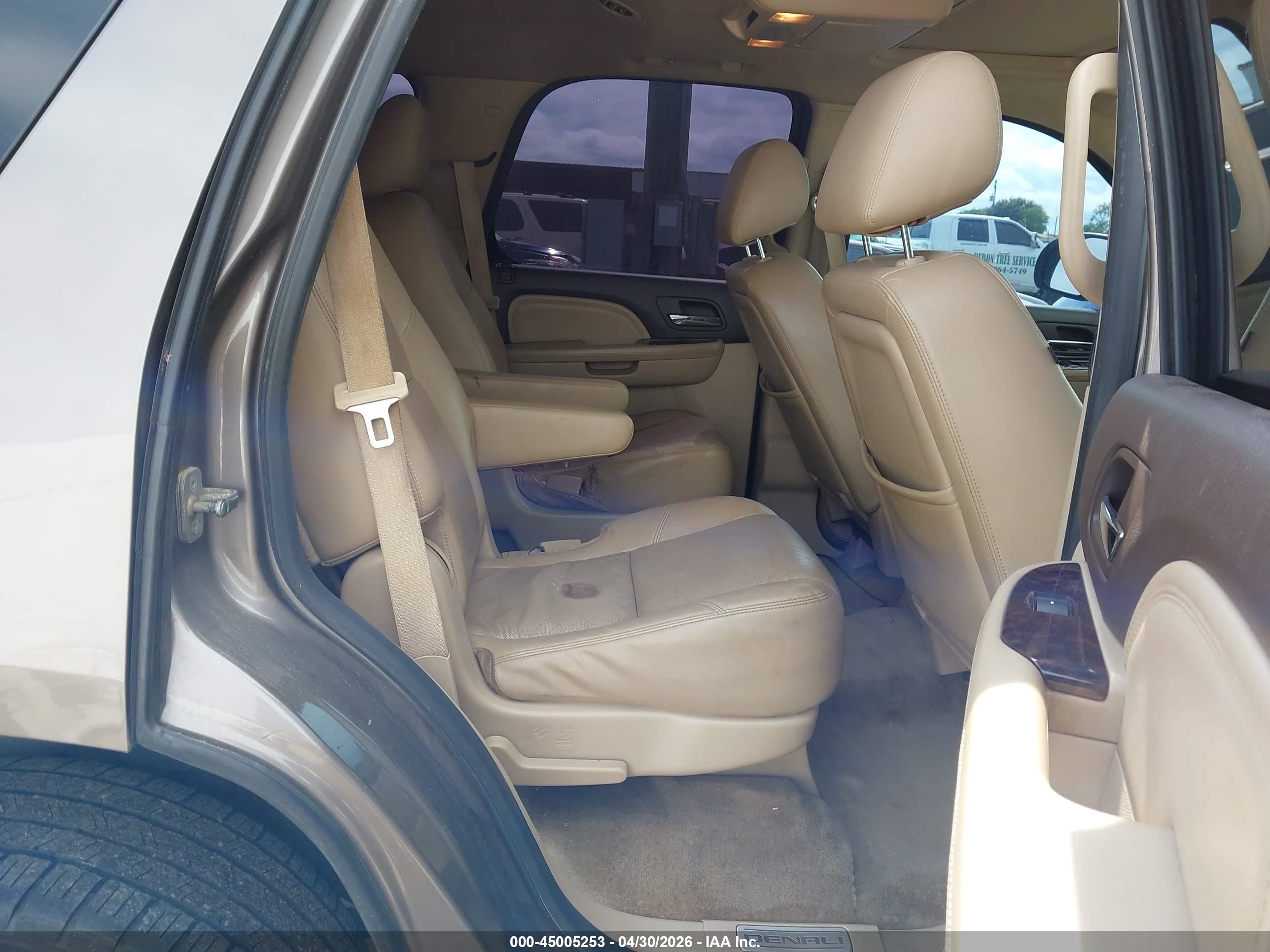 GMC YUKON image 8
