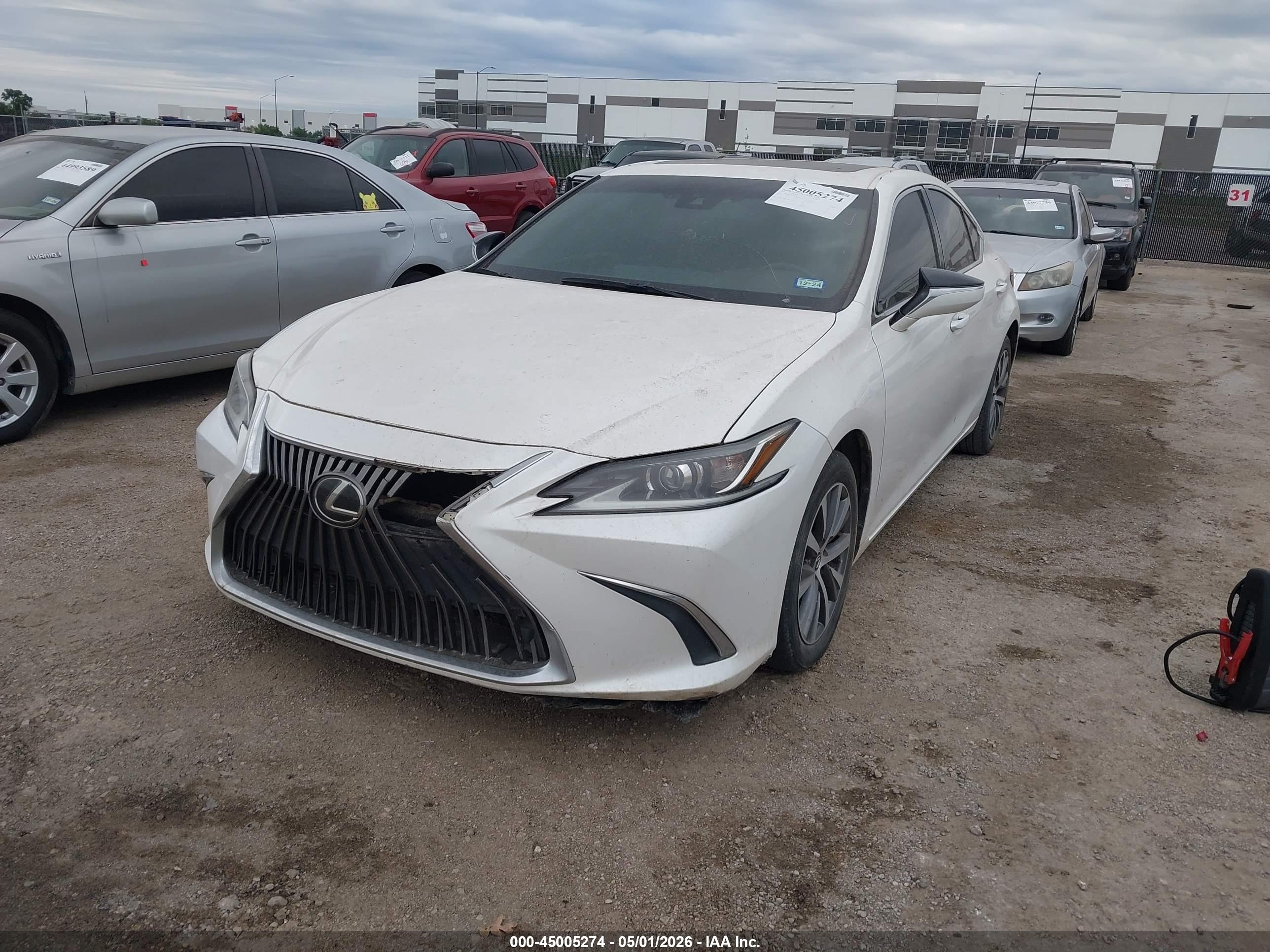LEXUS ES image 2
