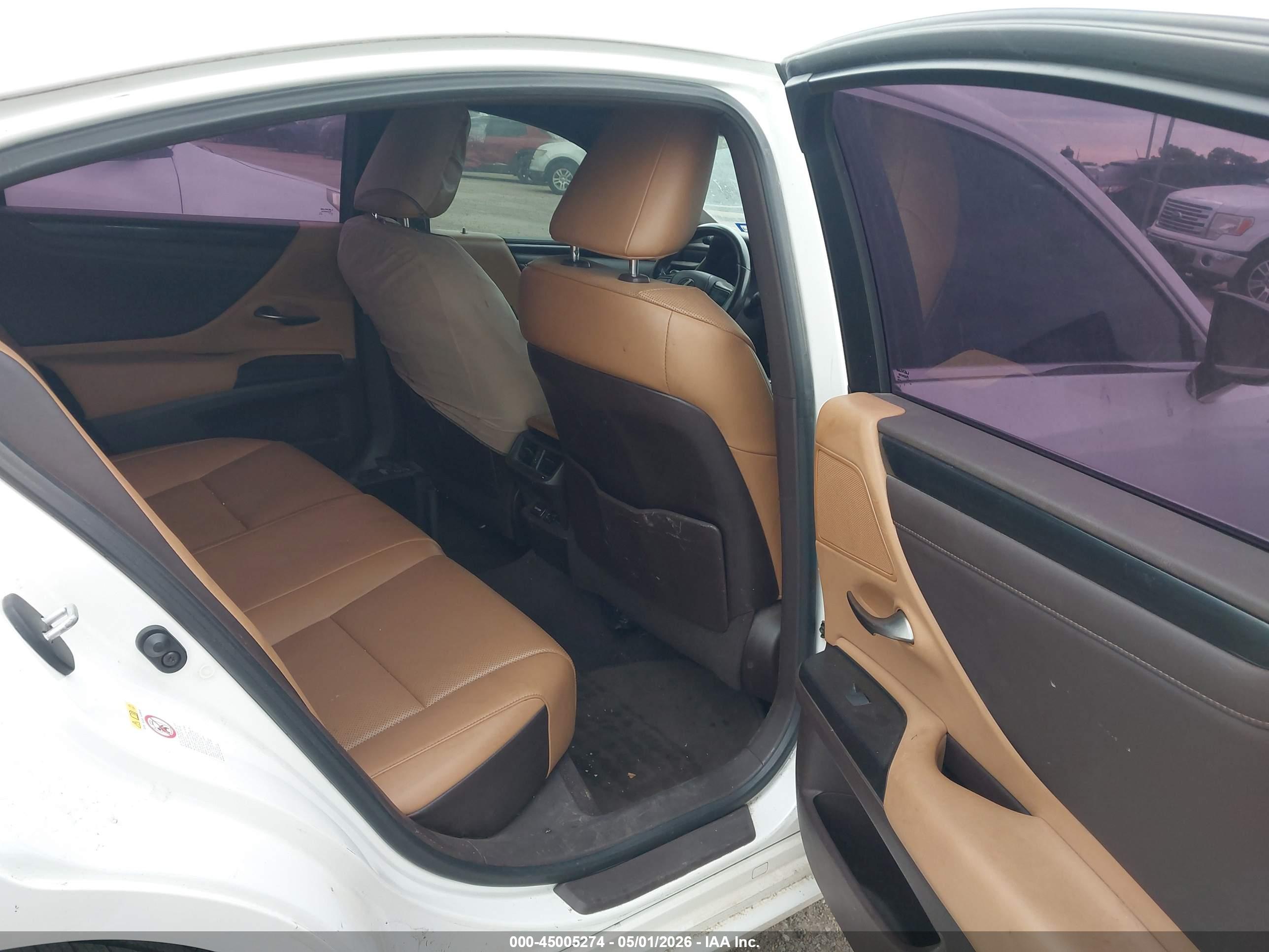 LEXUS ES image 8
