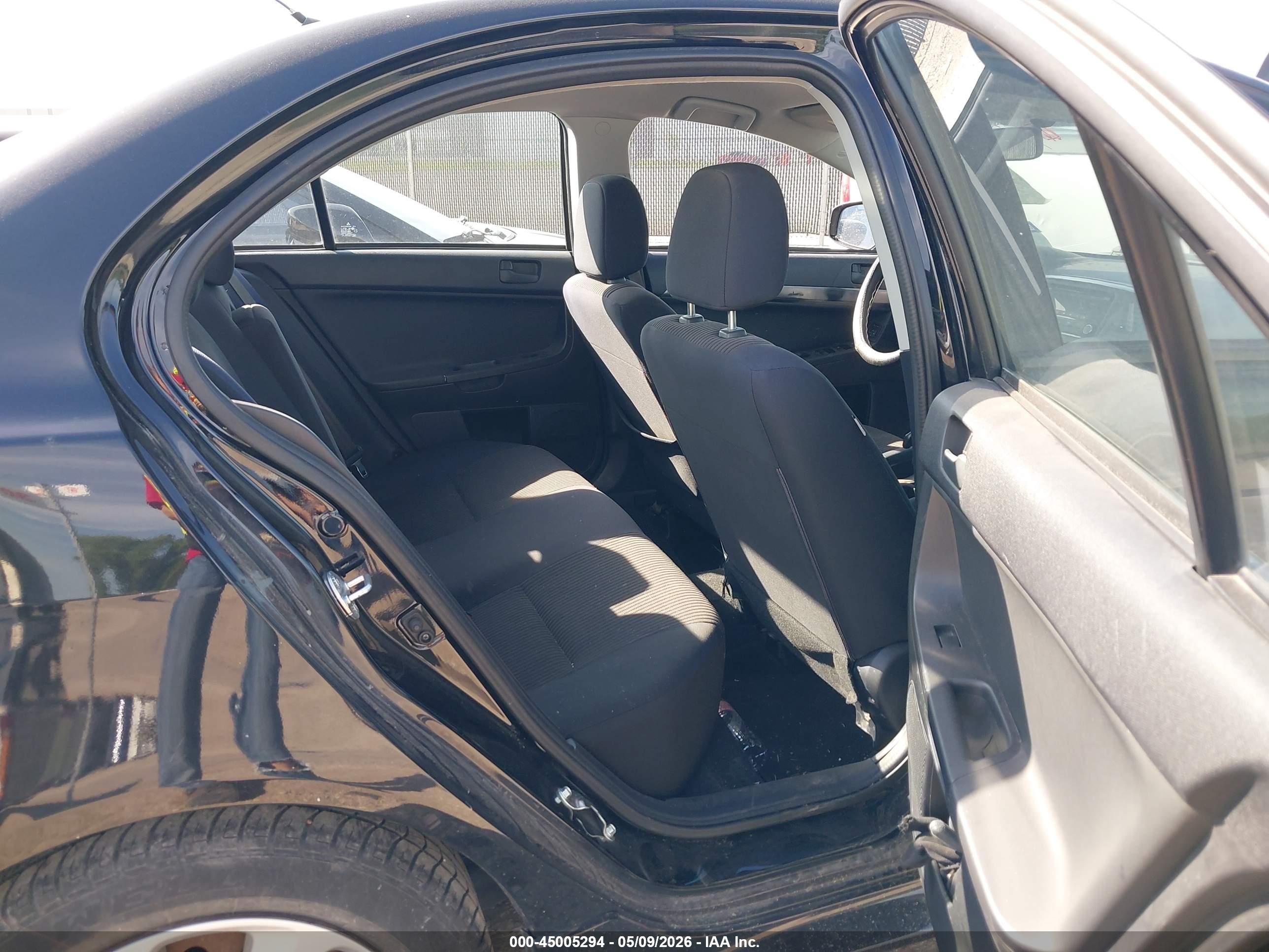 MITSUBISHI LANCER image 8