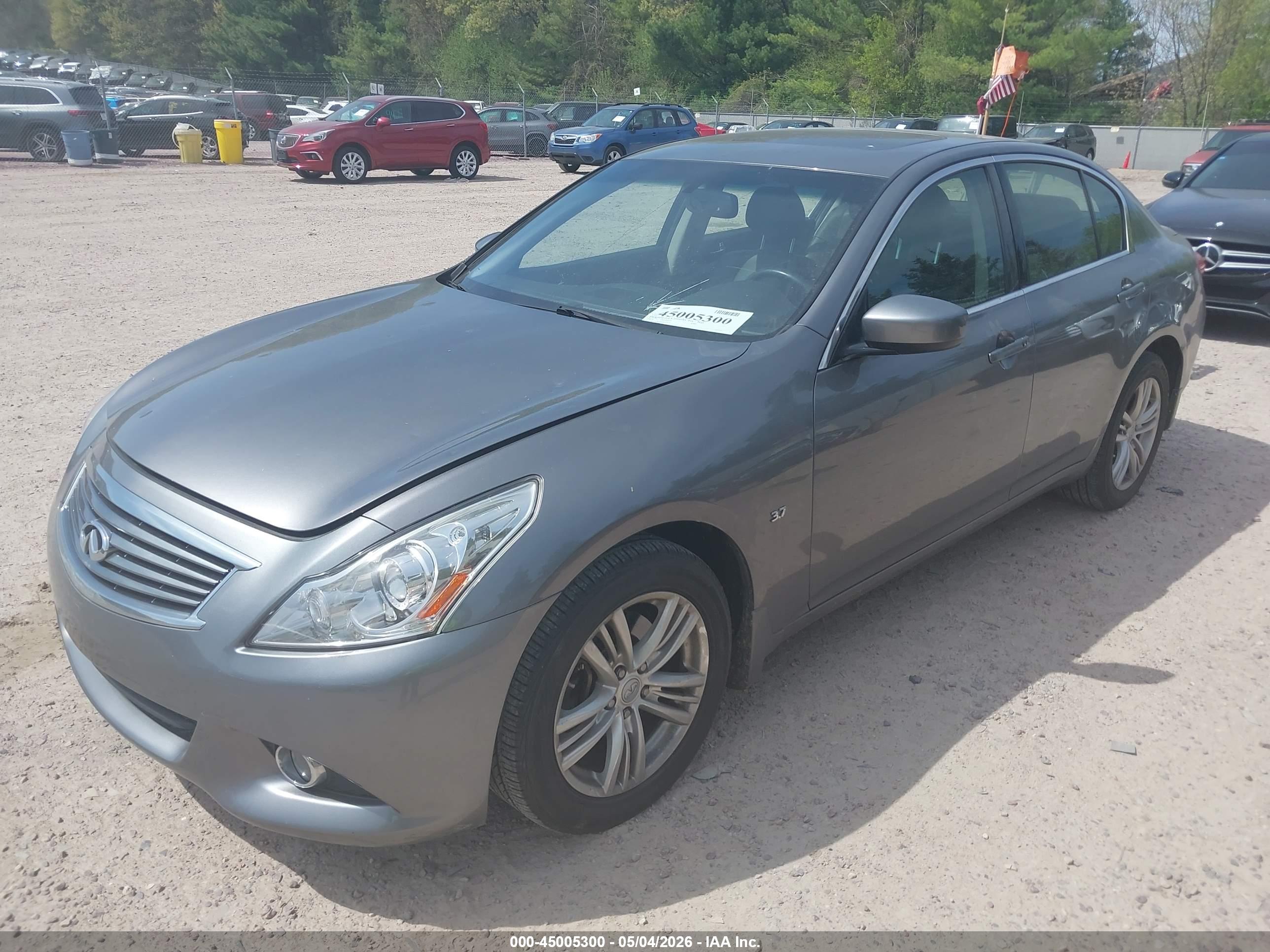 INFINITI Q40 image 2