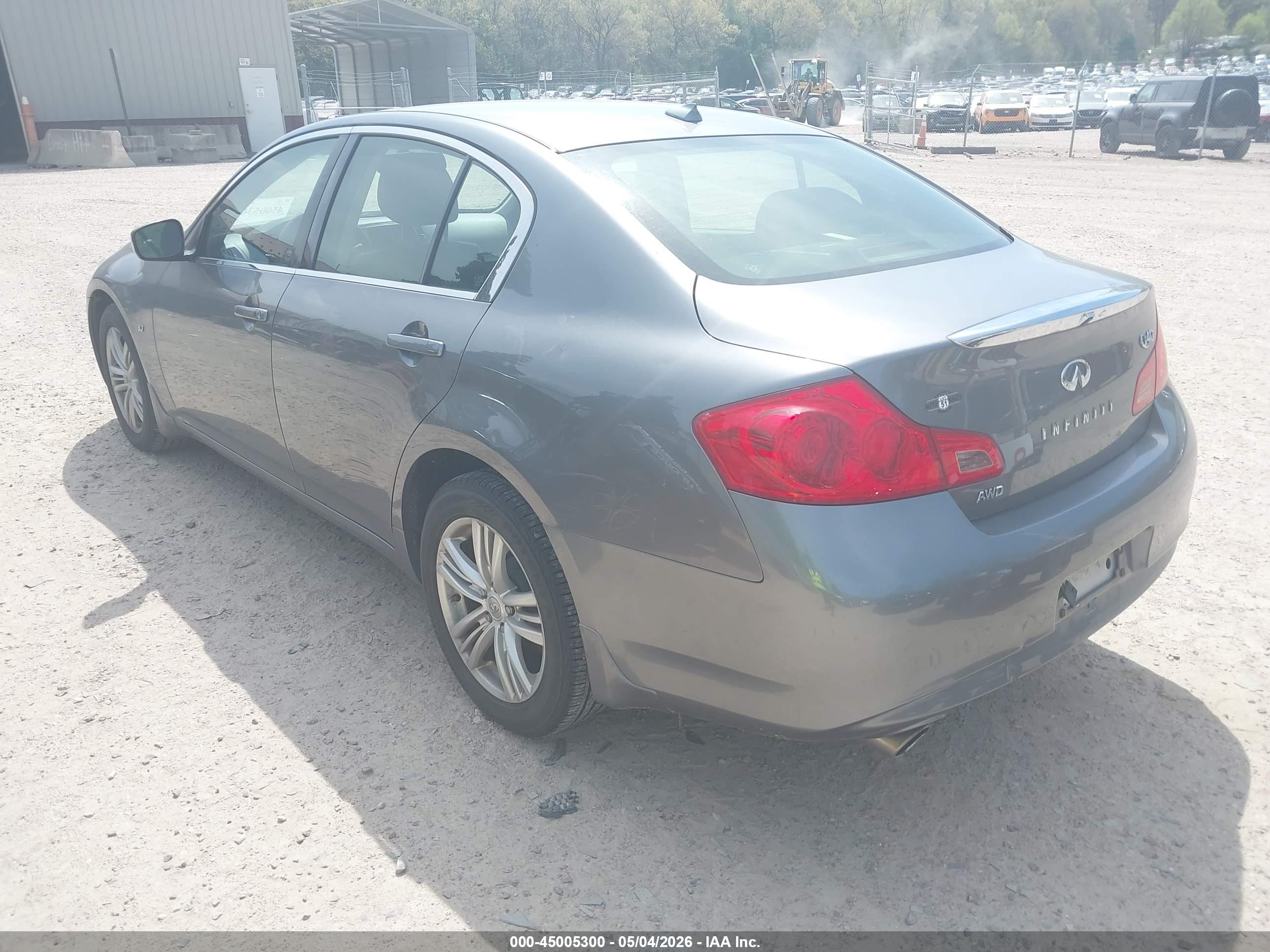 INFINITI Q40 image 3