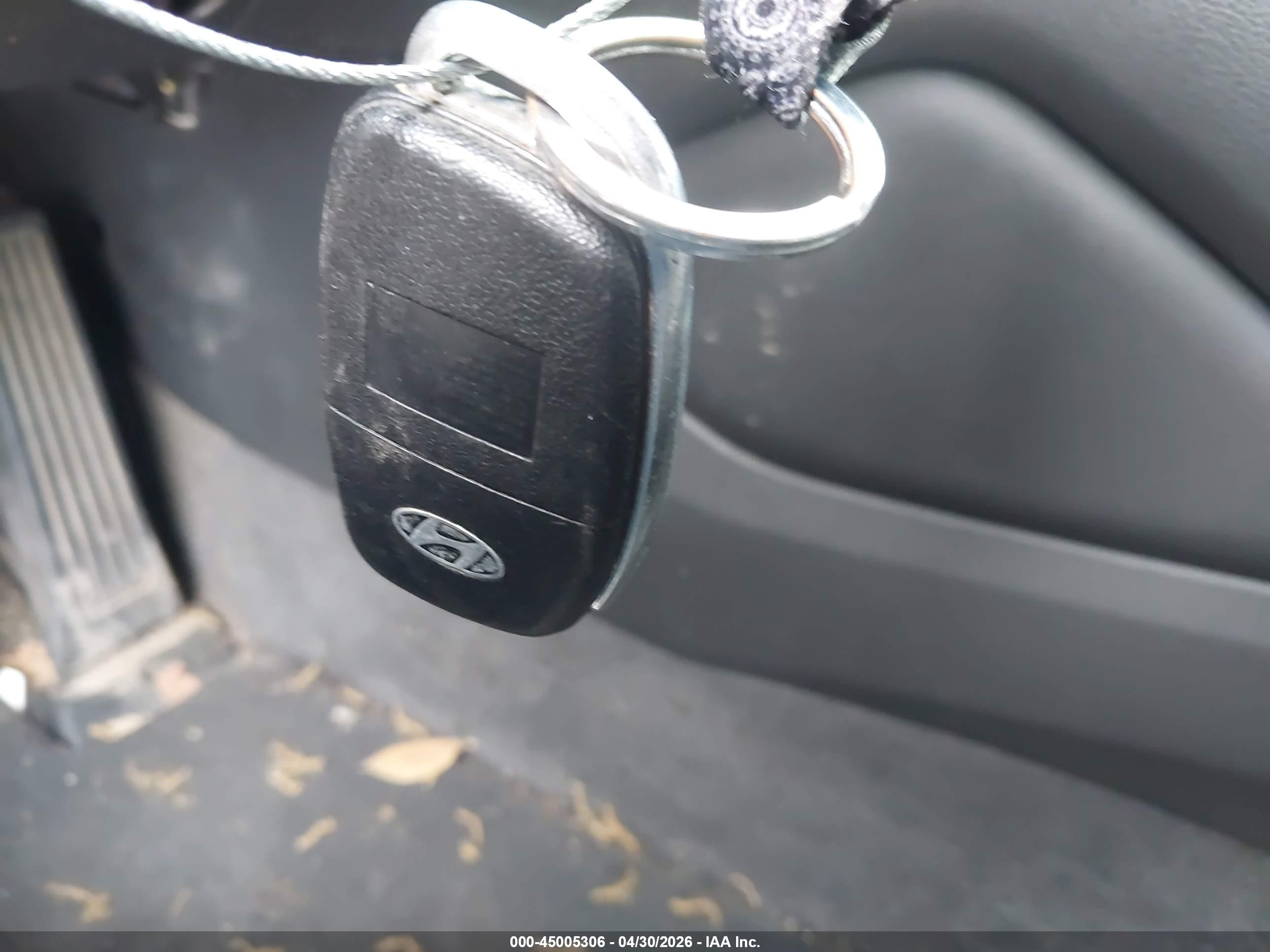 HYUNDAI TUCSON image 11