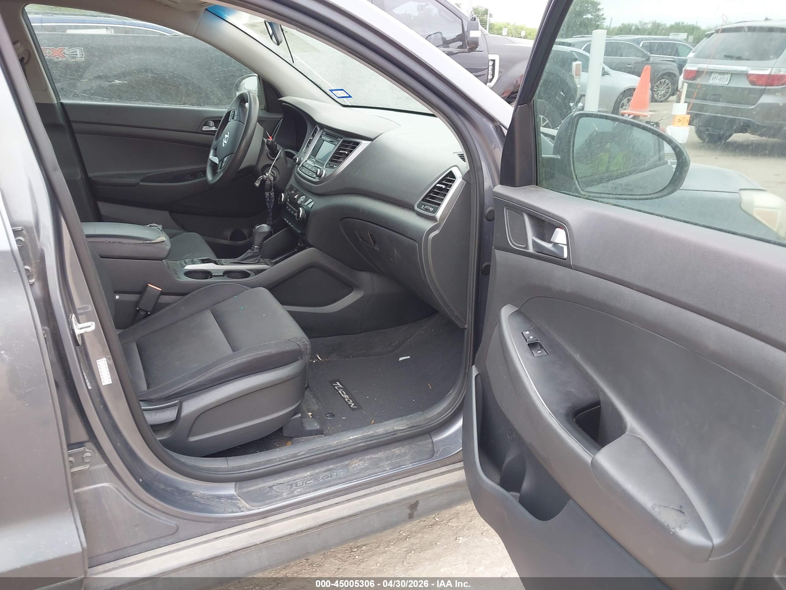 HYUNDAI TUCSON image 5