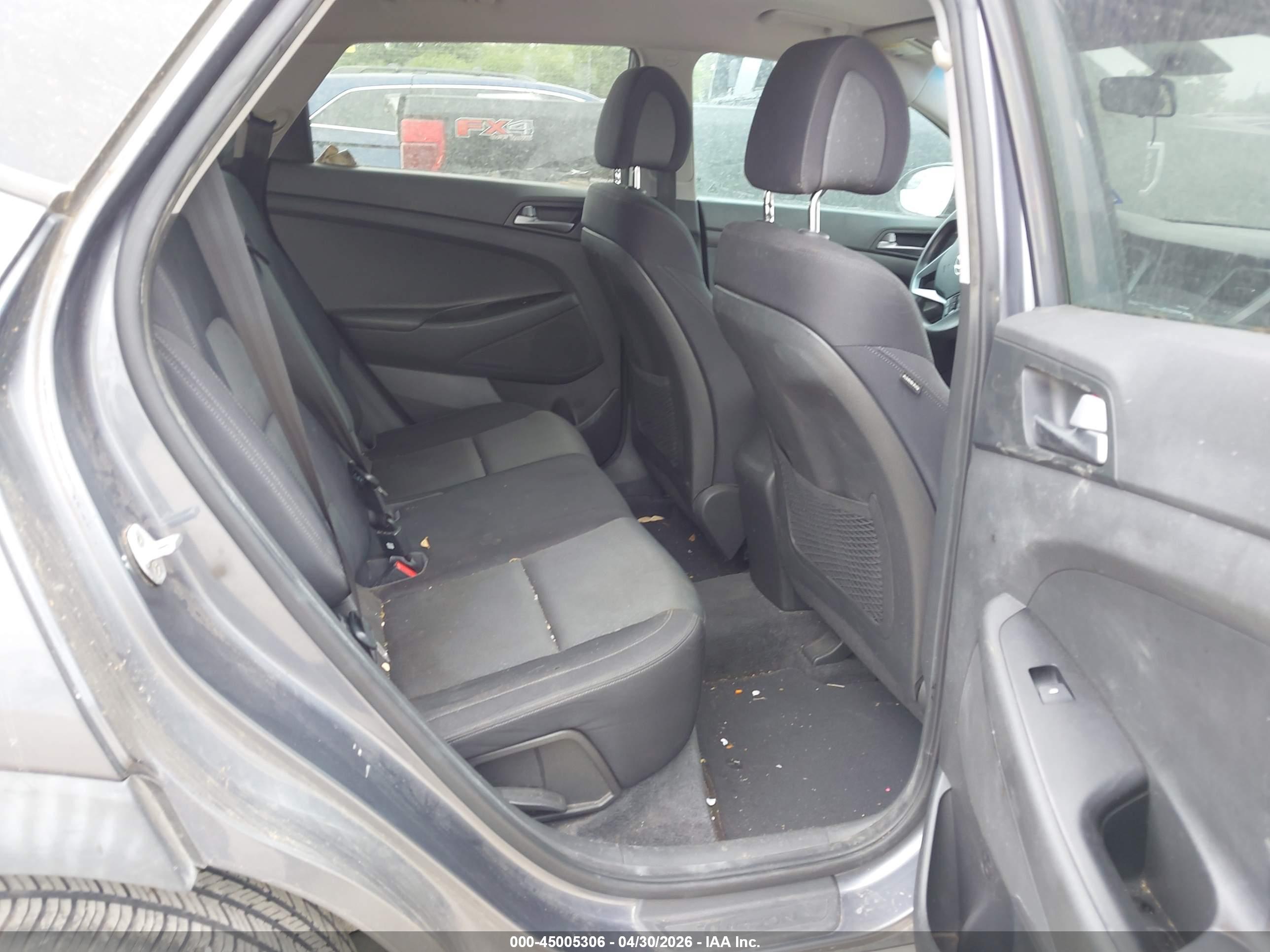 HYUNDAI TUCSON image 8
