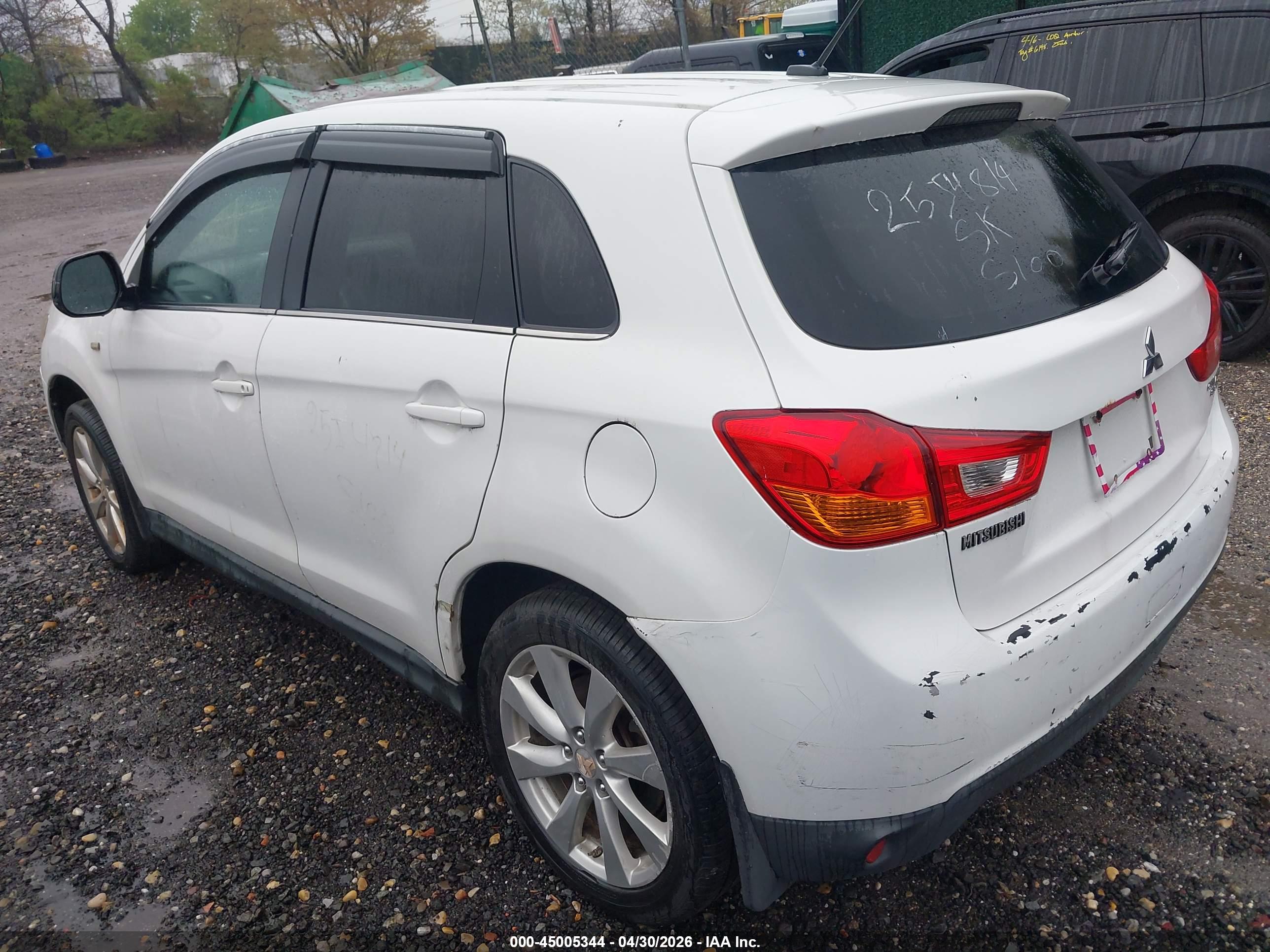 MITSUBISHI OUTLANDER image 3