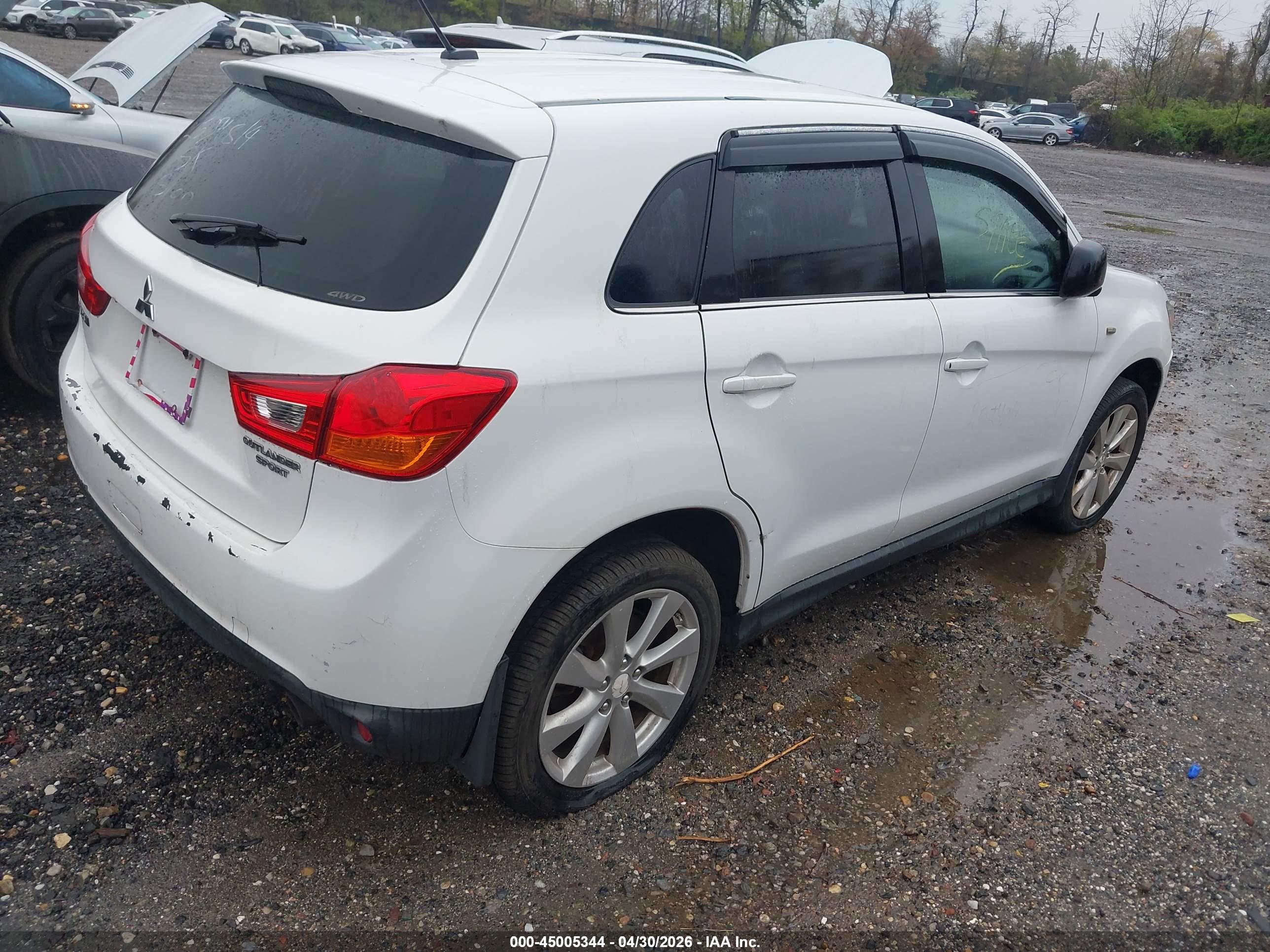 MITSUBISHI OUTLANDER image 4
