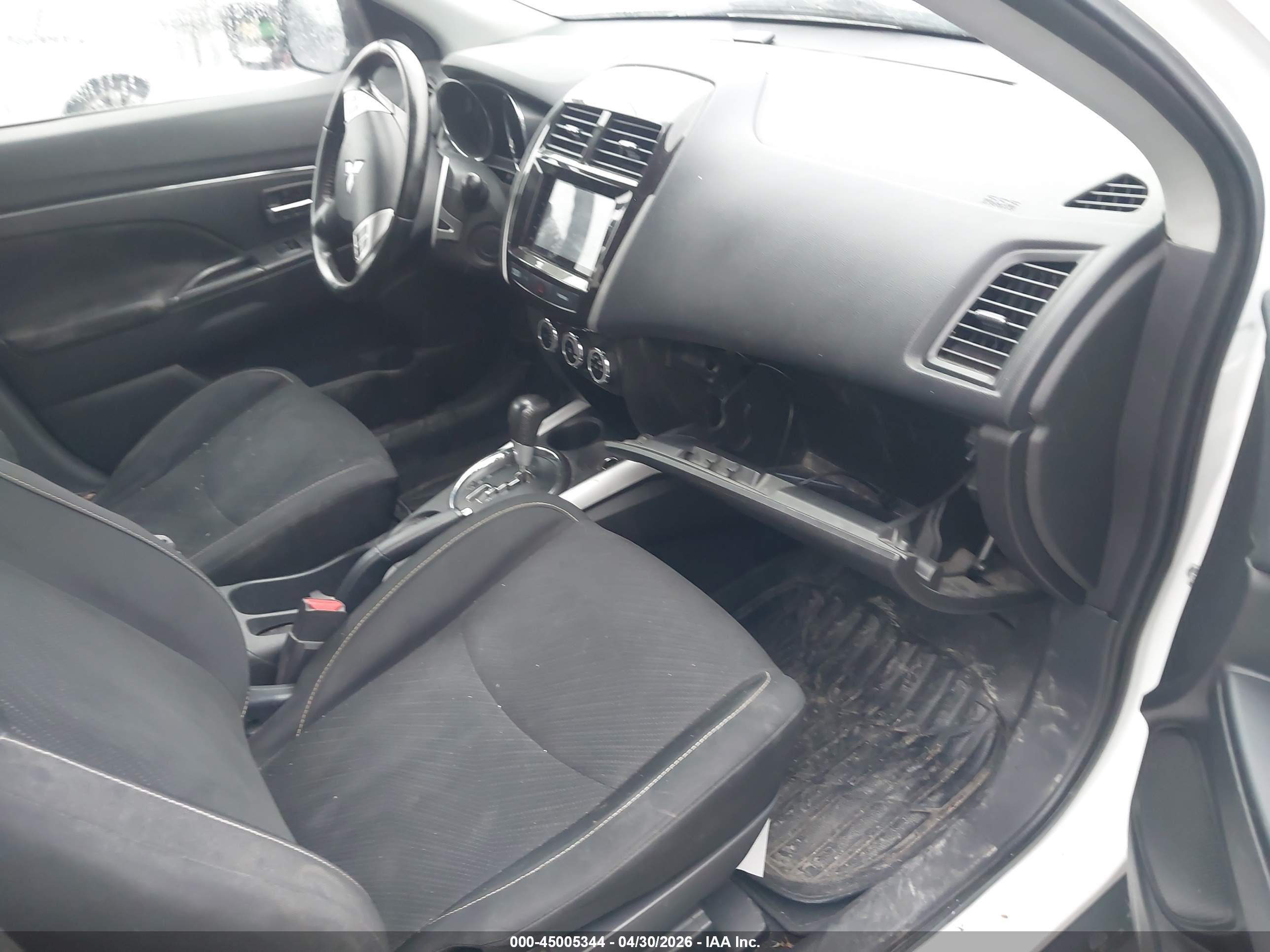 MITSUBISHI OUTLANDER image 5