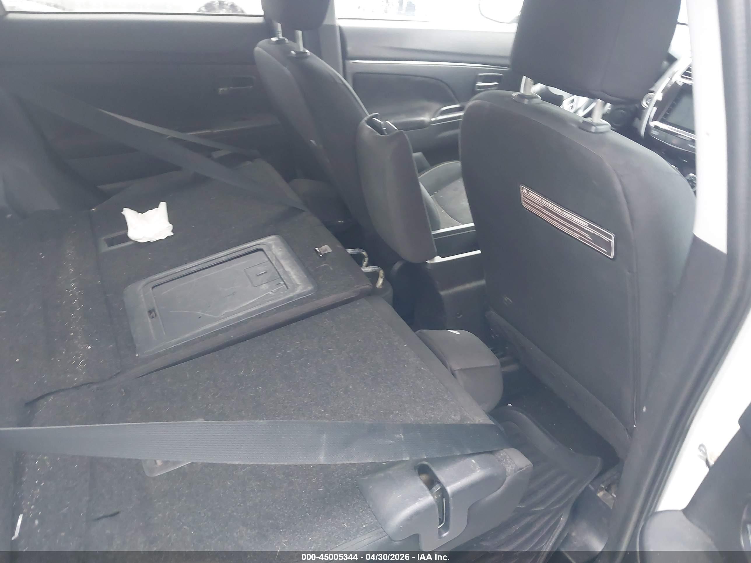 MITSUBISHI OUTLANDER image 8