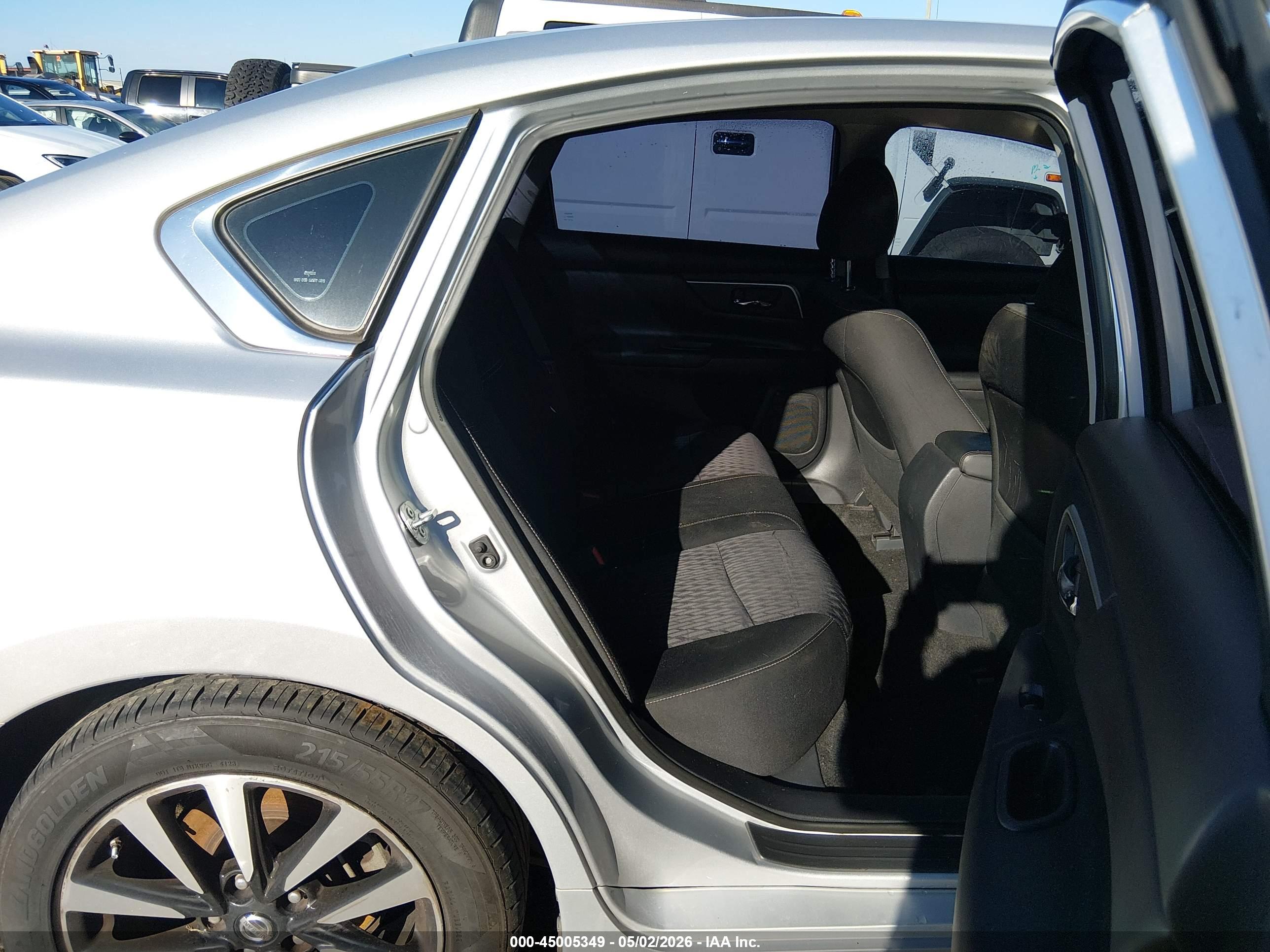 NISSAN ALTIMA image 8