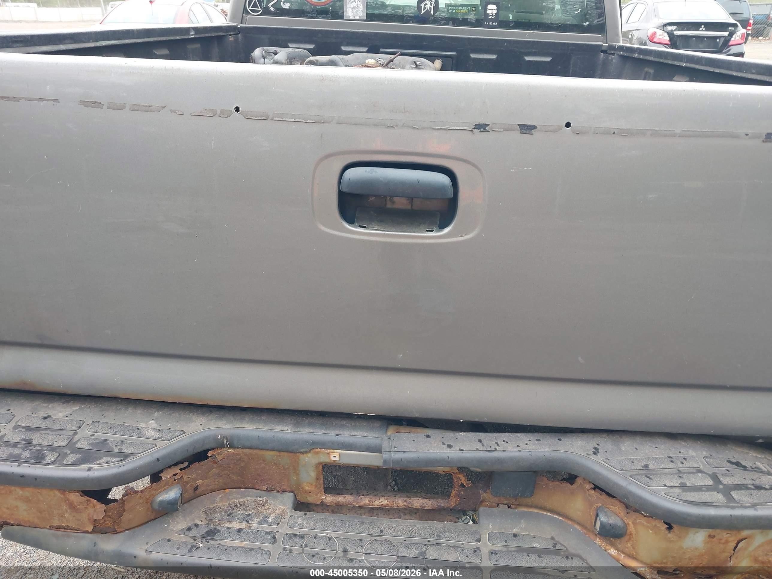 CHEVROLET SILVERADO image 6