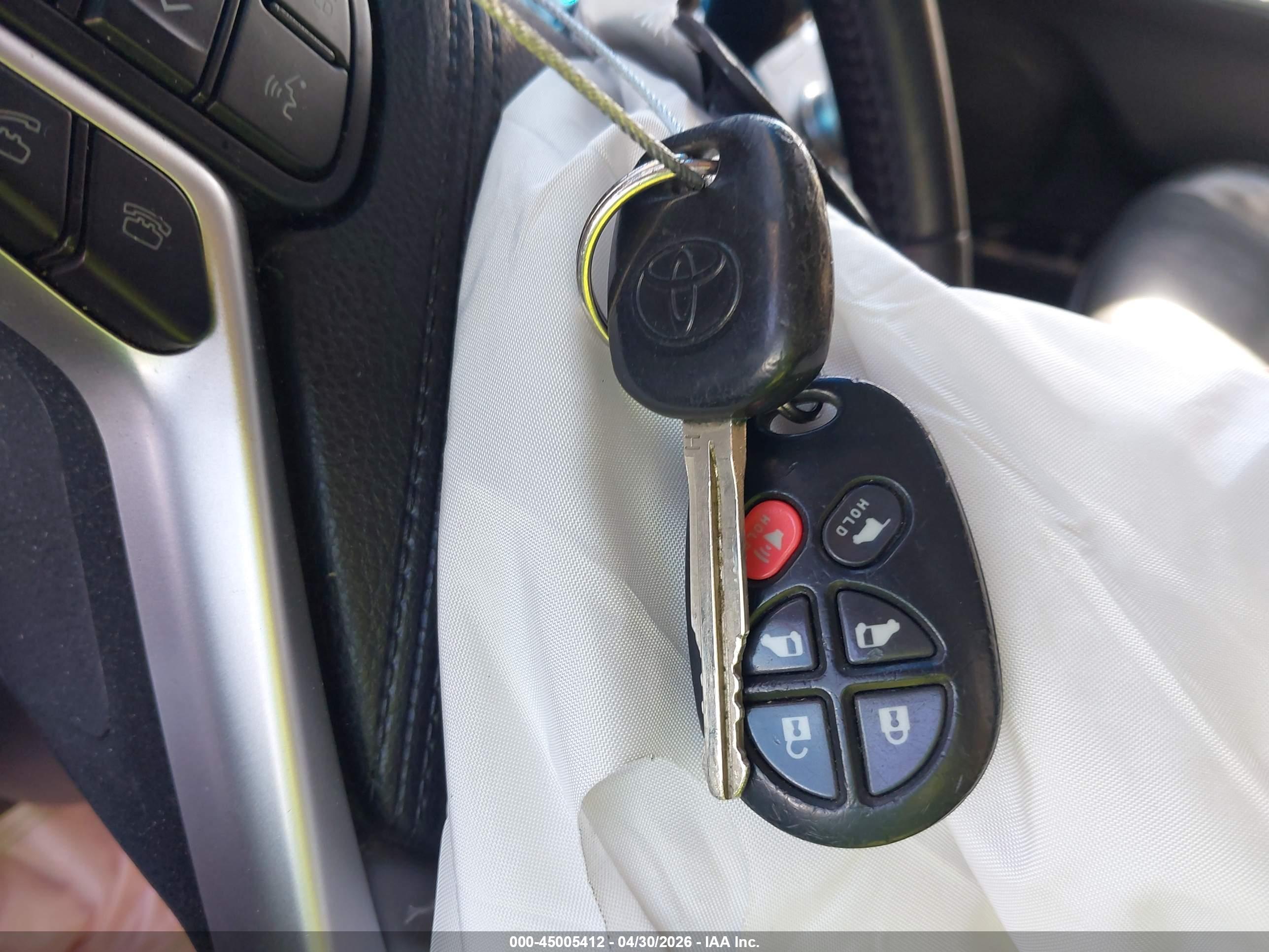 TOYOTA SIENNA image 11