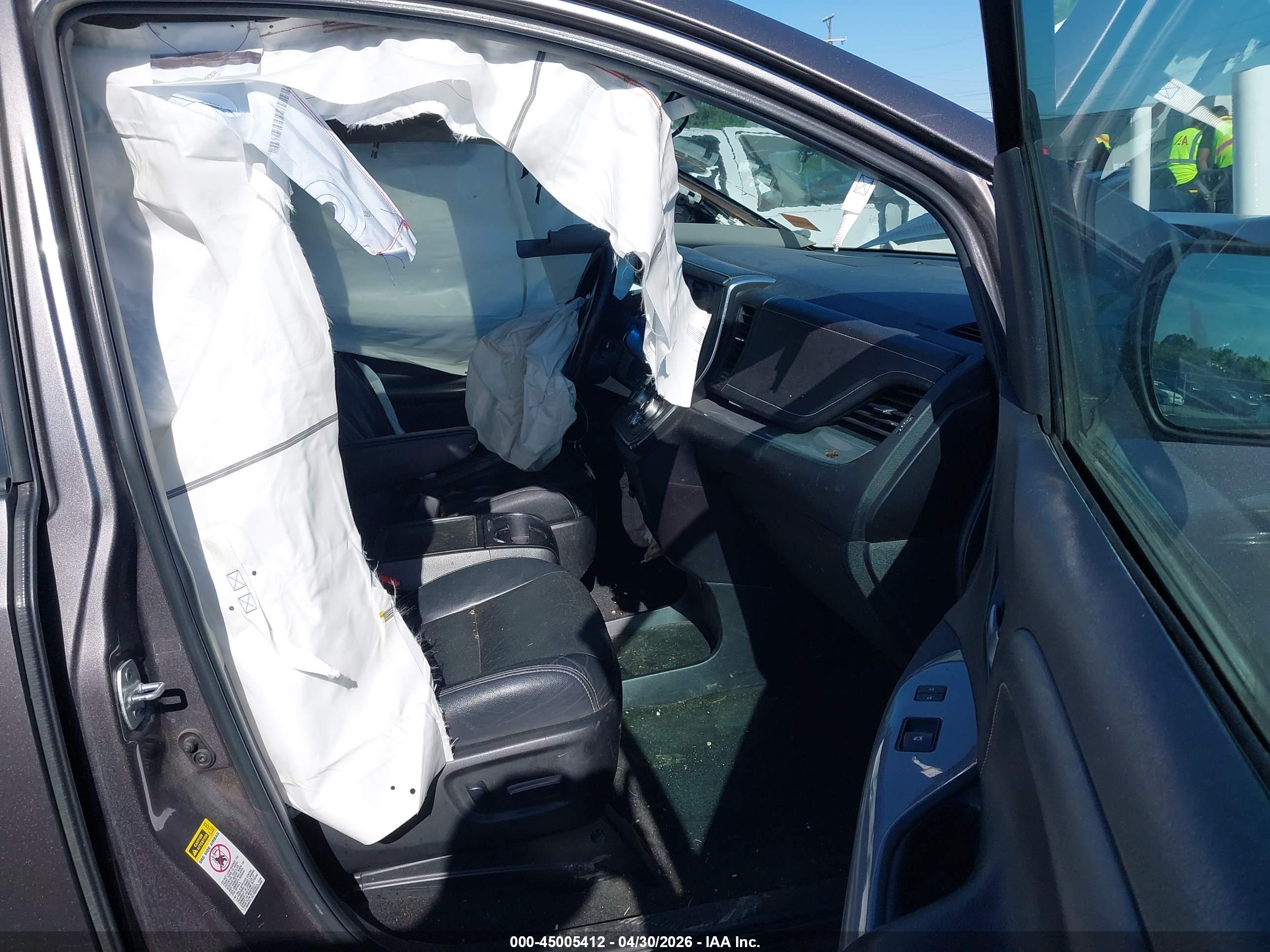 TOYOTA SIENNA image 5