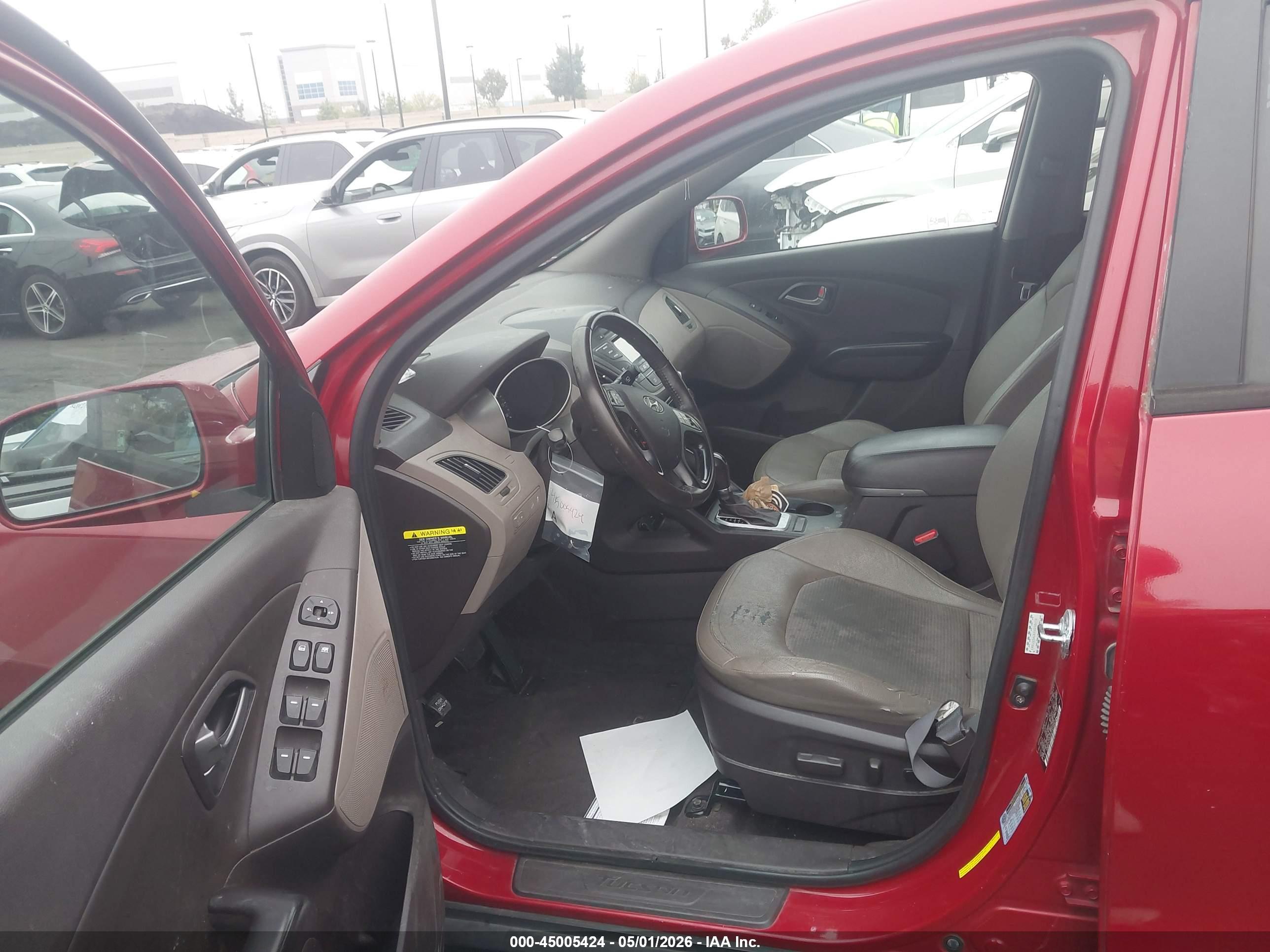HYUNDAI TUCSON image 5