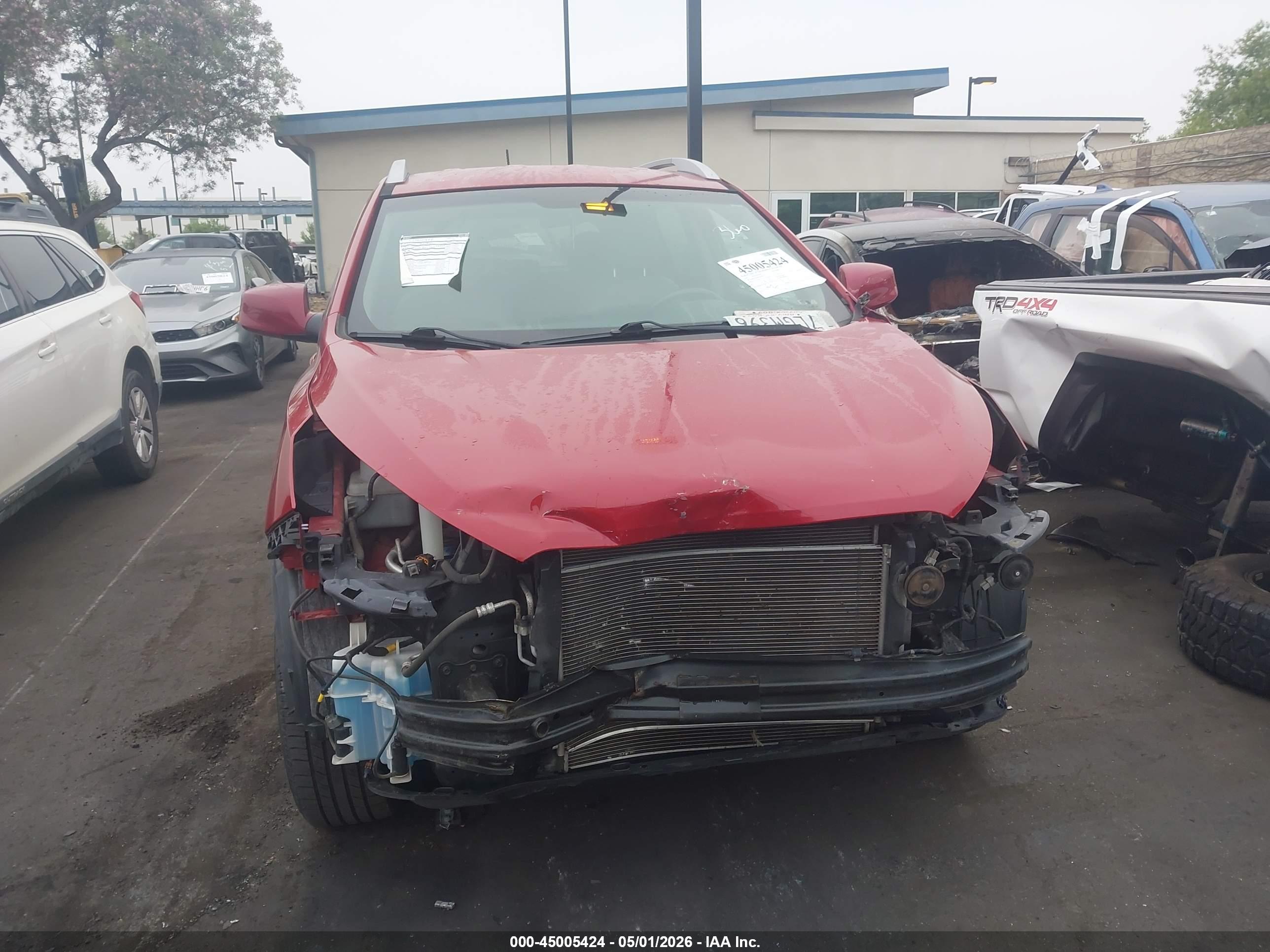 HYUNDAI TUCSON image 6