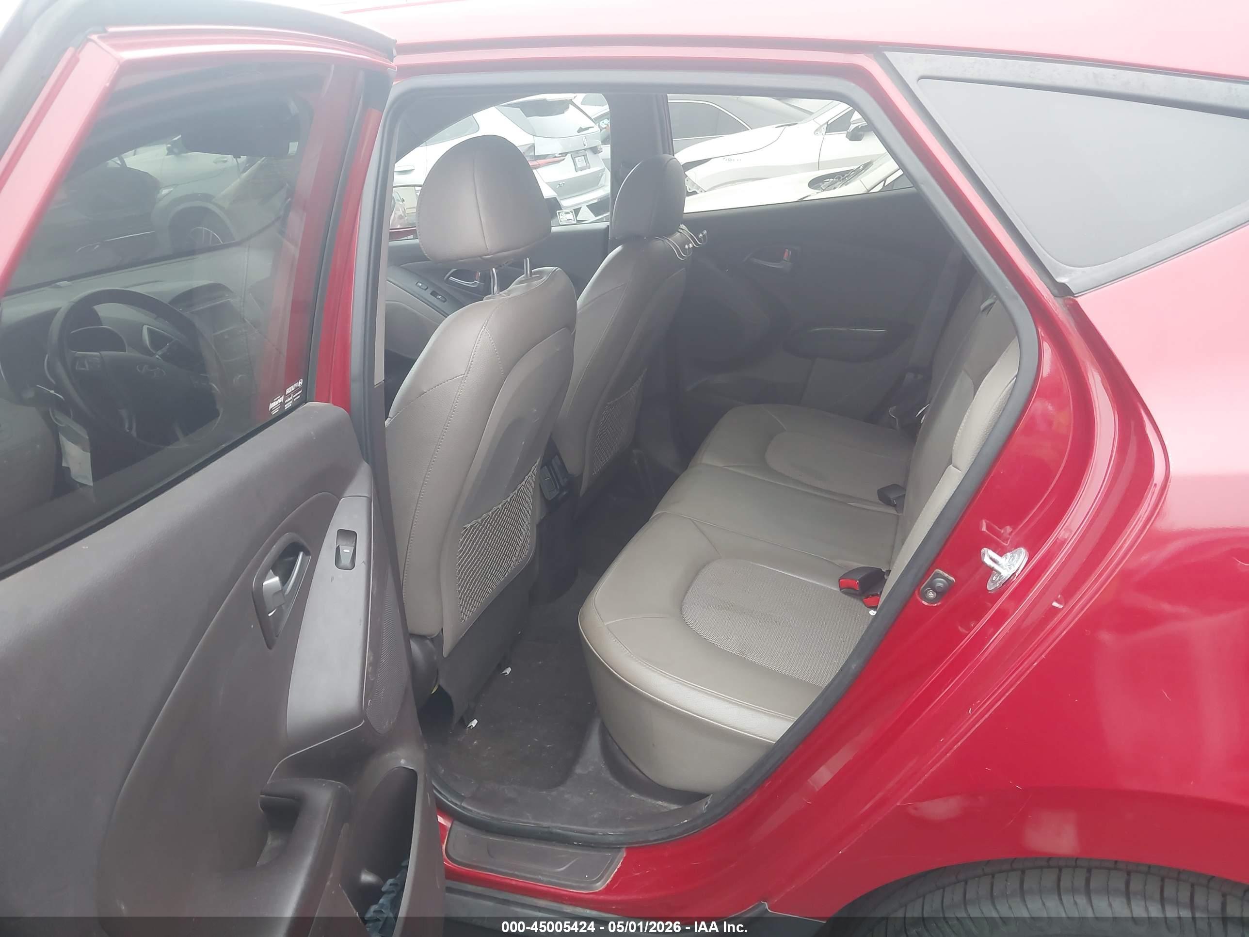 HYUNDAI TUCSON image 8