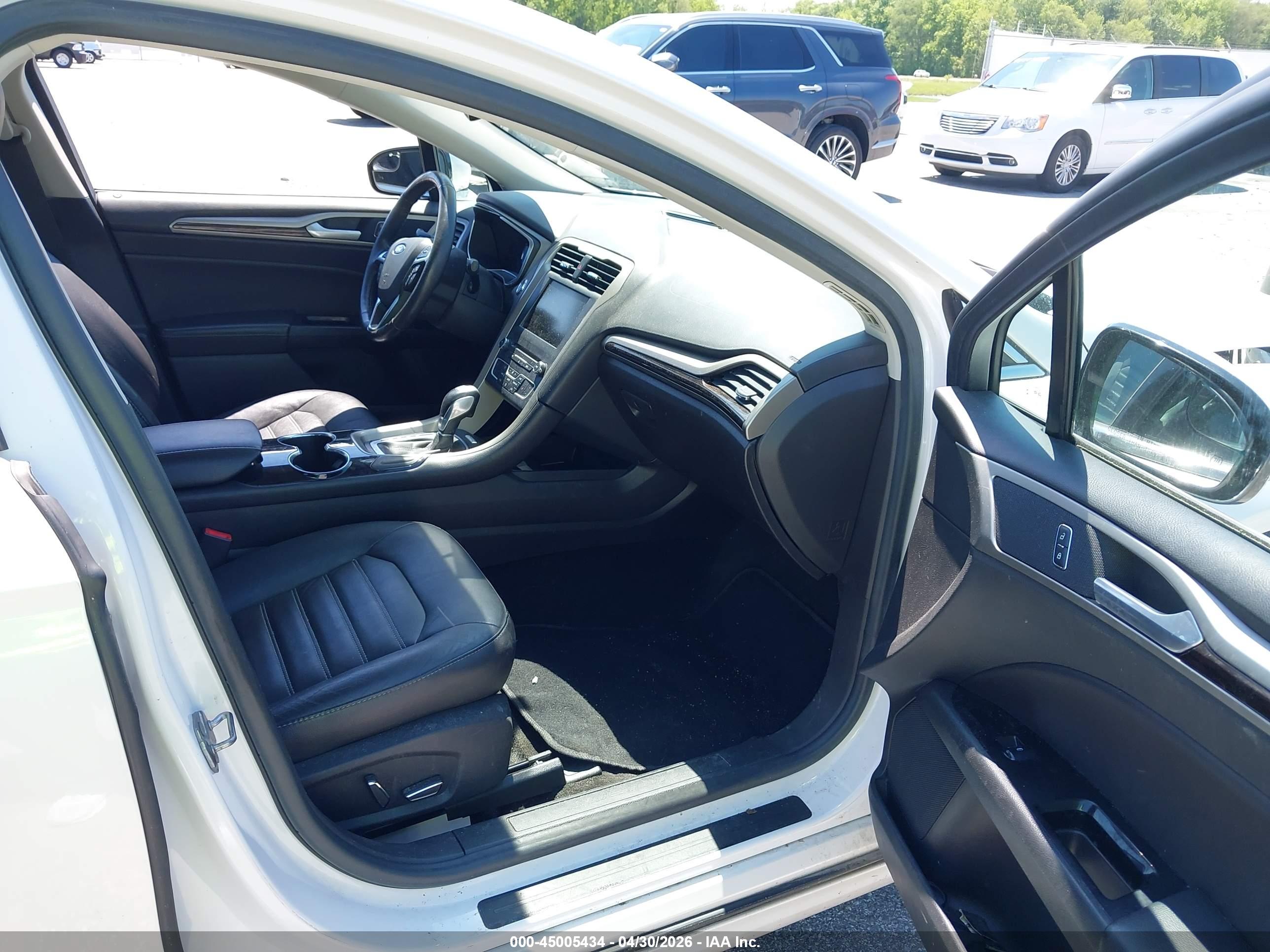 FORD FUSION image 5