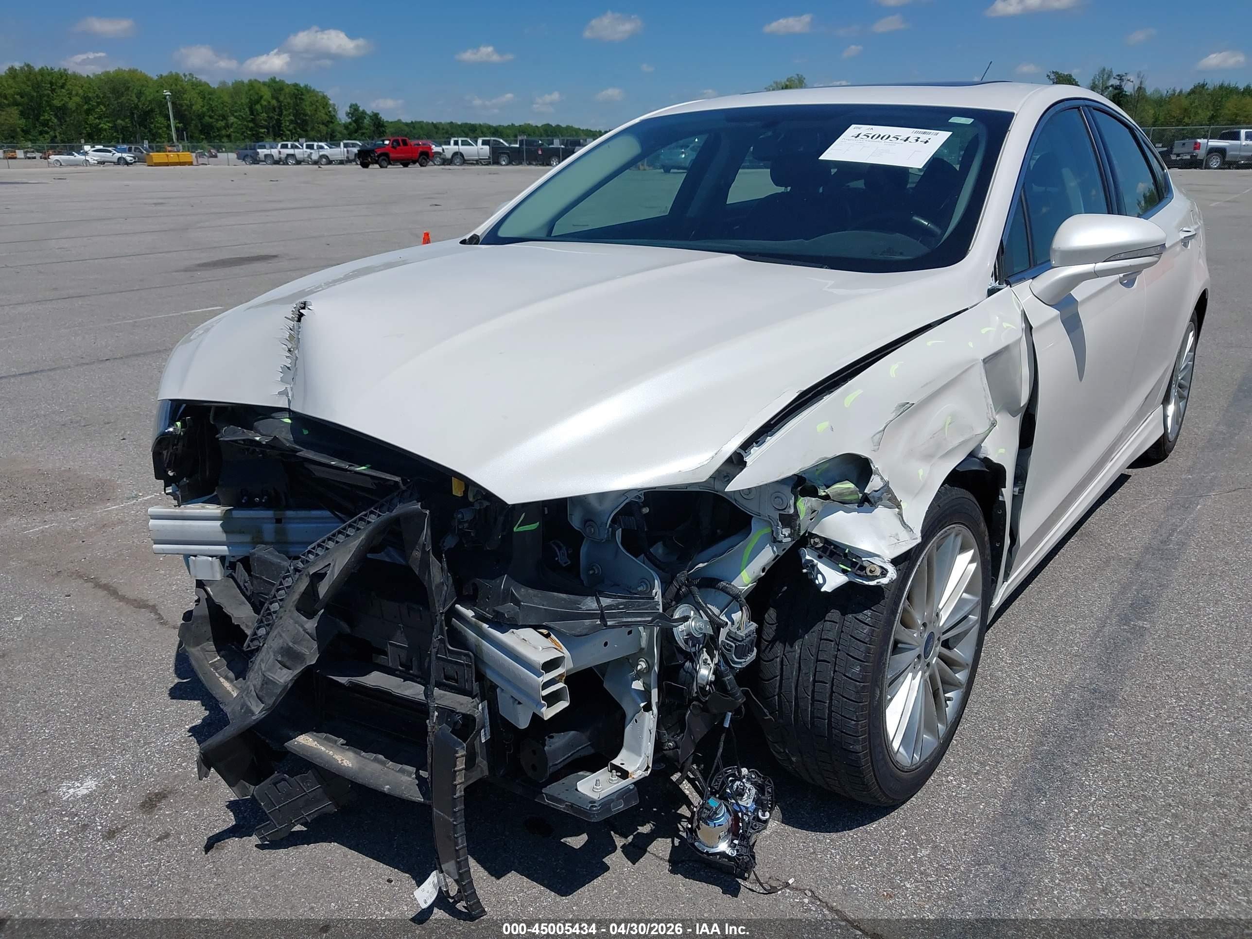 FORD FUSION image 6