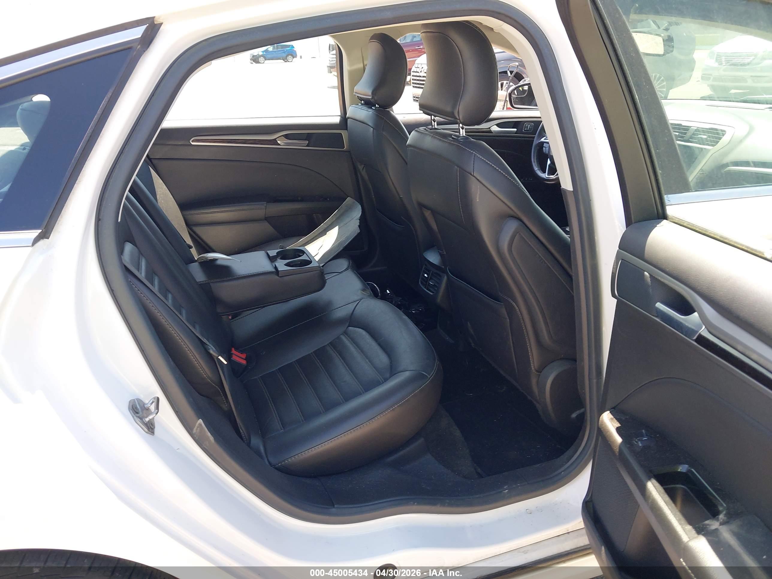 FORD FUSION image 8