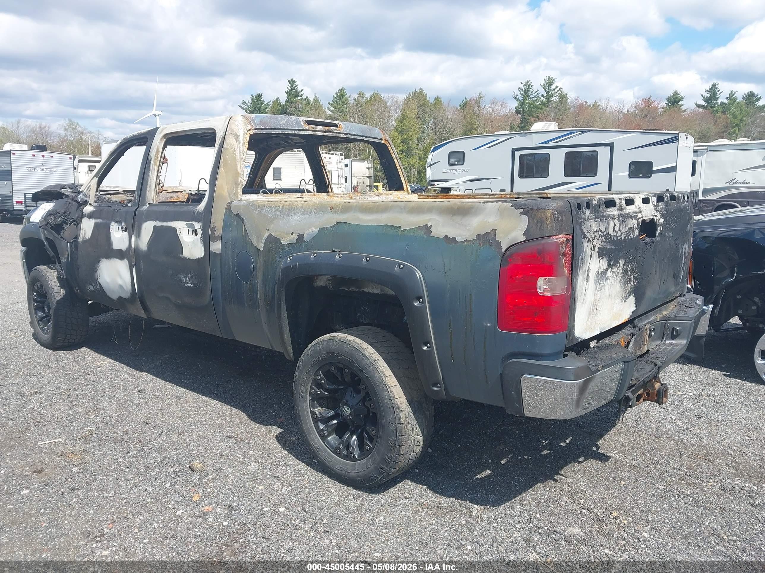CHEVROLET SILVERADO image 3