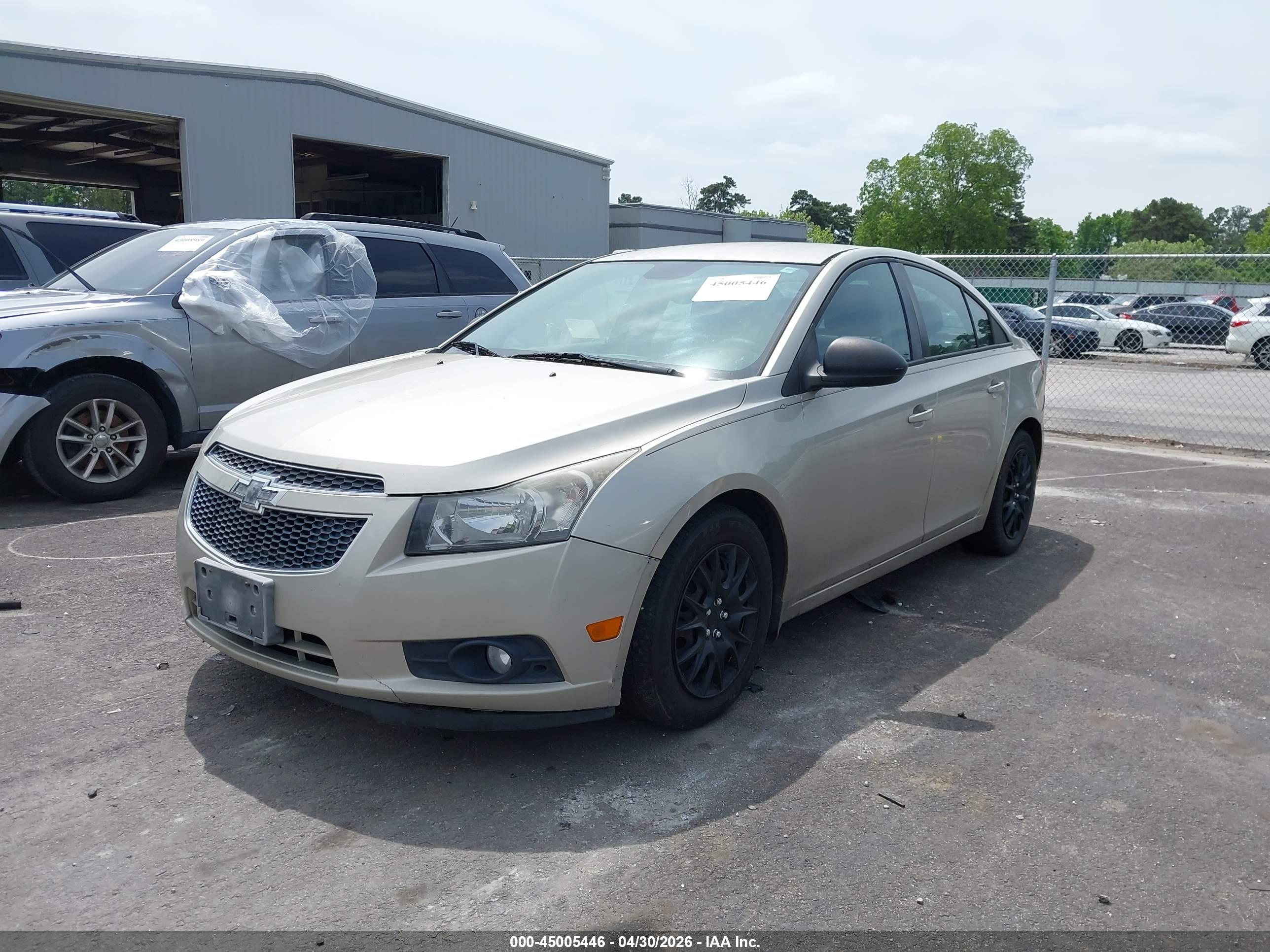 CHEVROLET CRUZE image 2