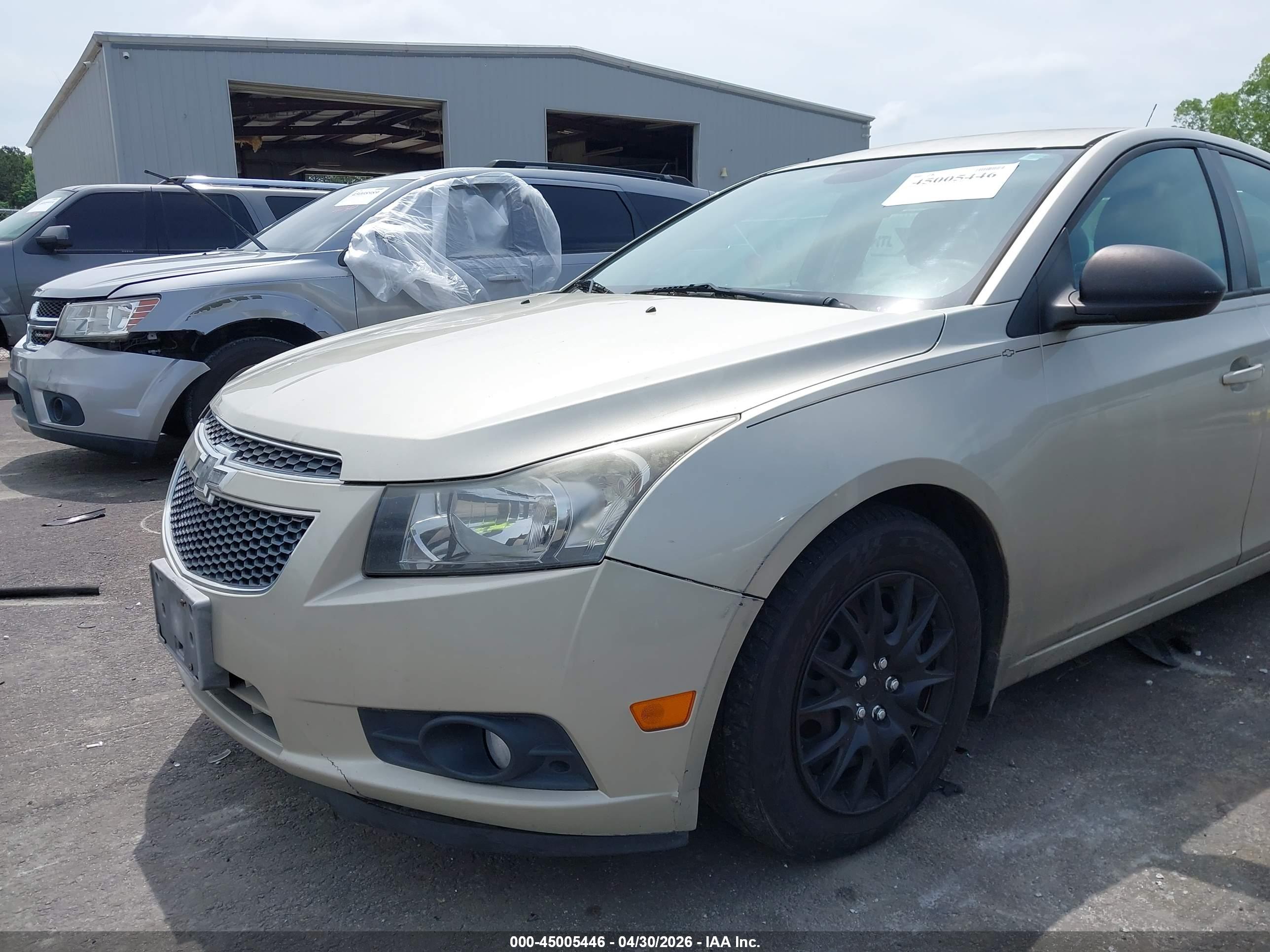 CHEVROLET CRUZE image 6