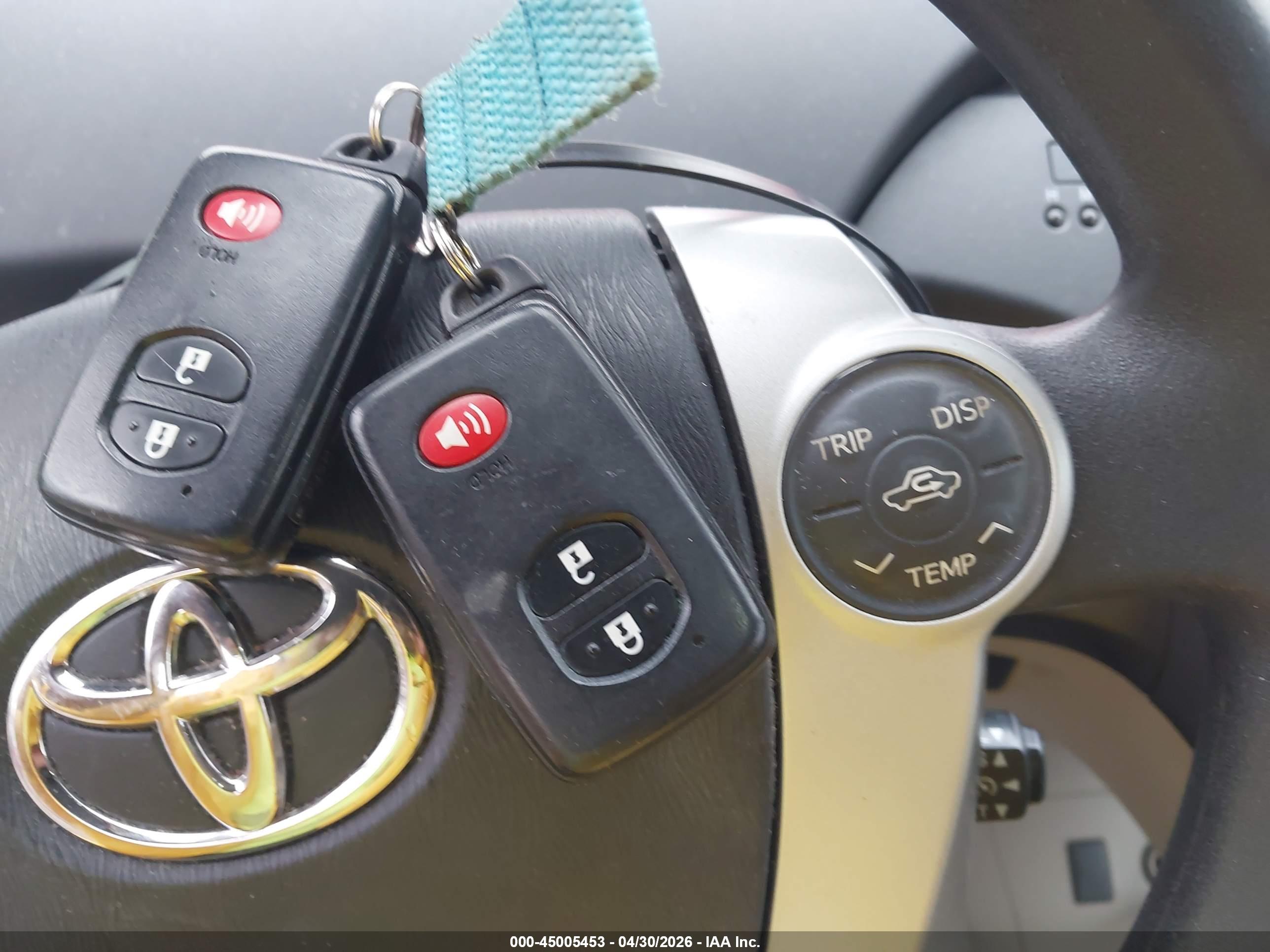 TOYOTA PRIUS image 11