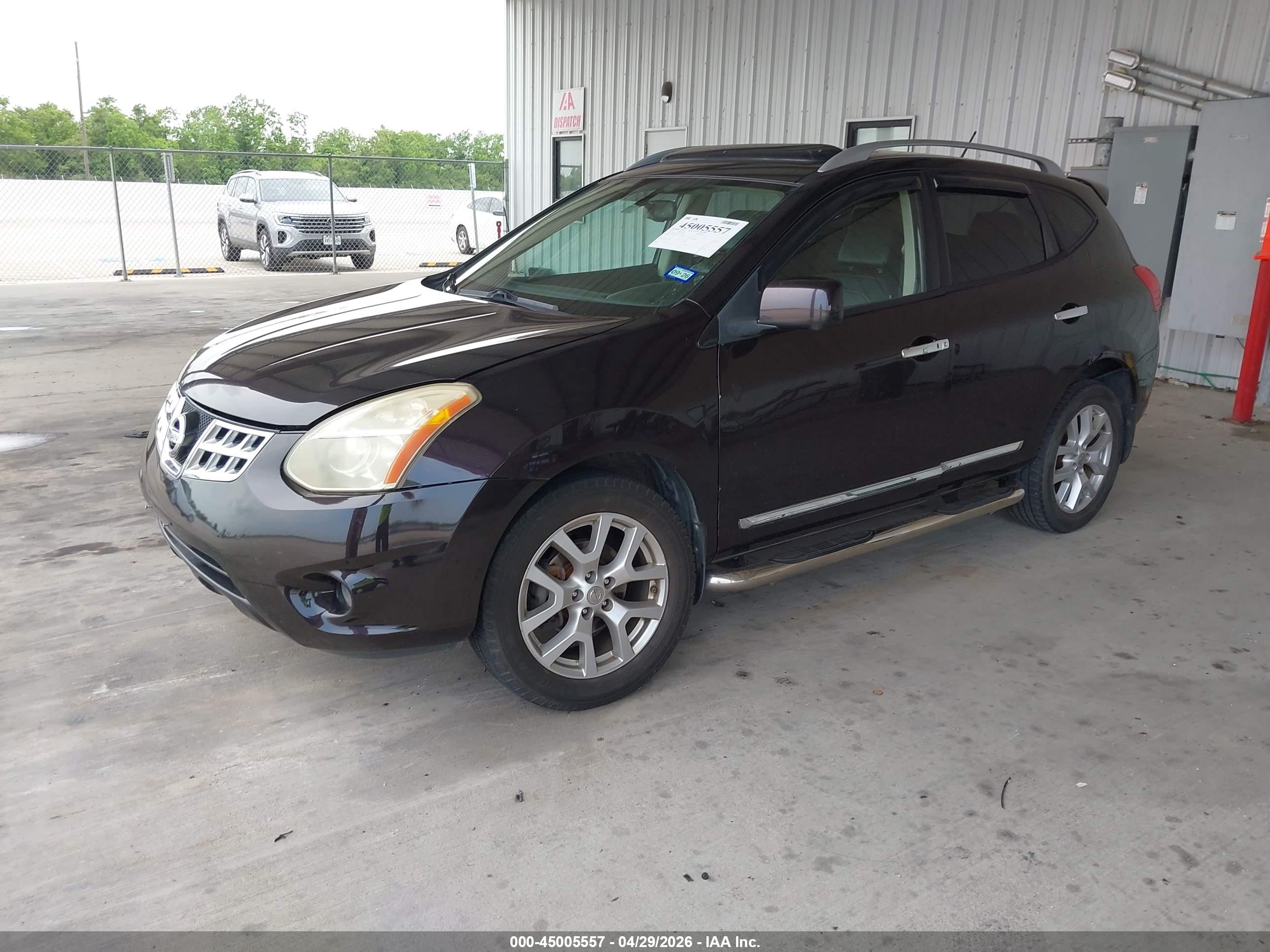 NISSAN ROGUE image 2