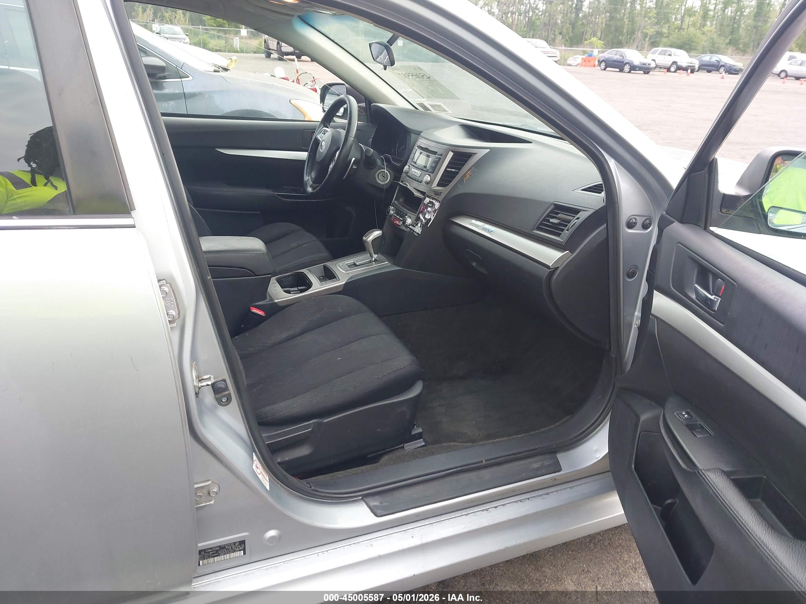 SUBARU LEGACY image 5