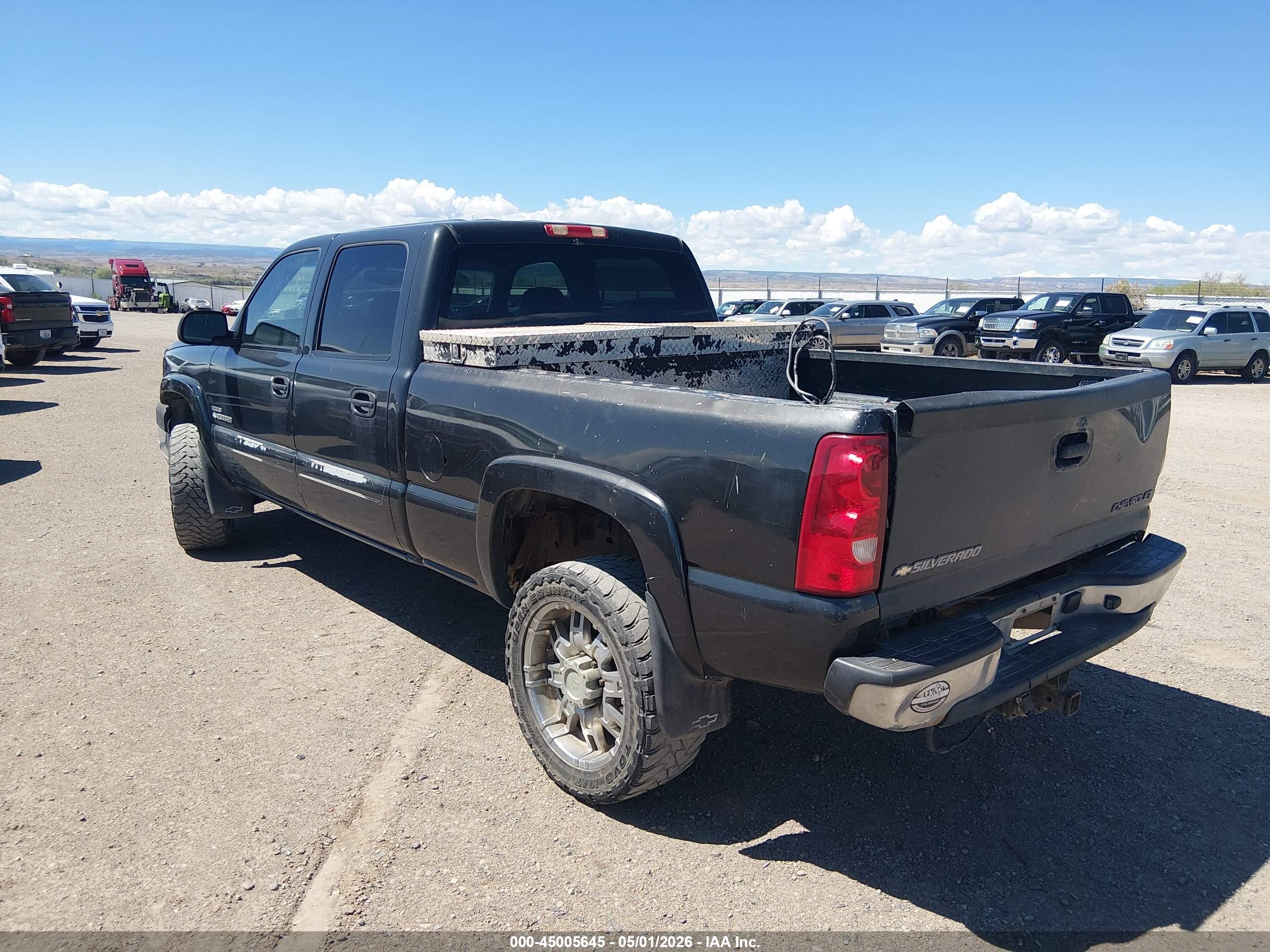 CHEVROLET SILVERADO image 3