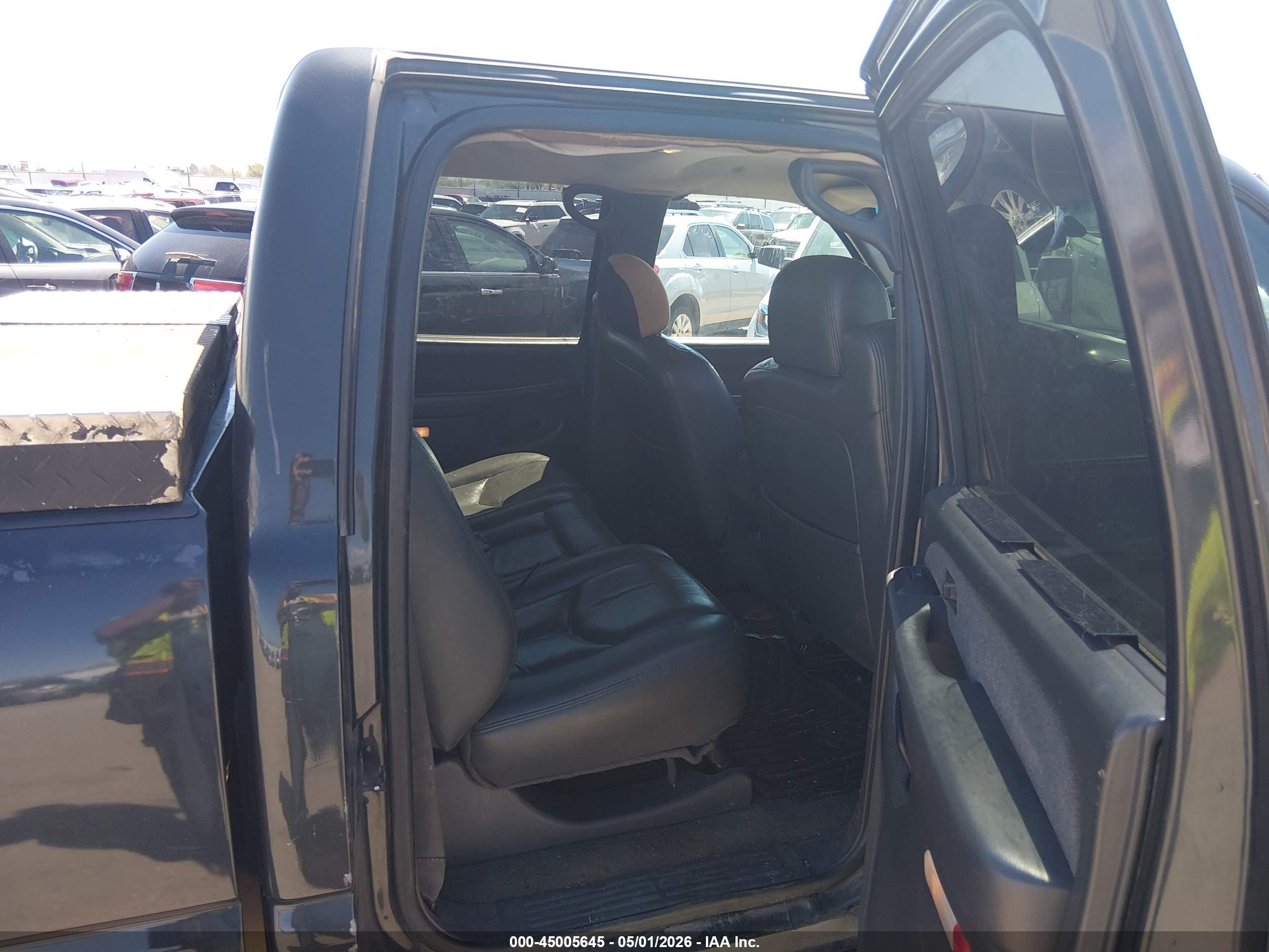 CHEVROLET SILVERADO image 8
