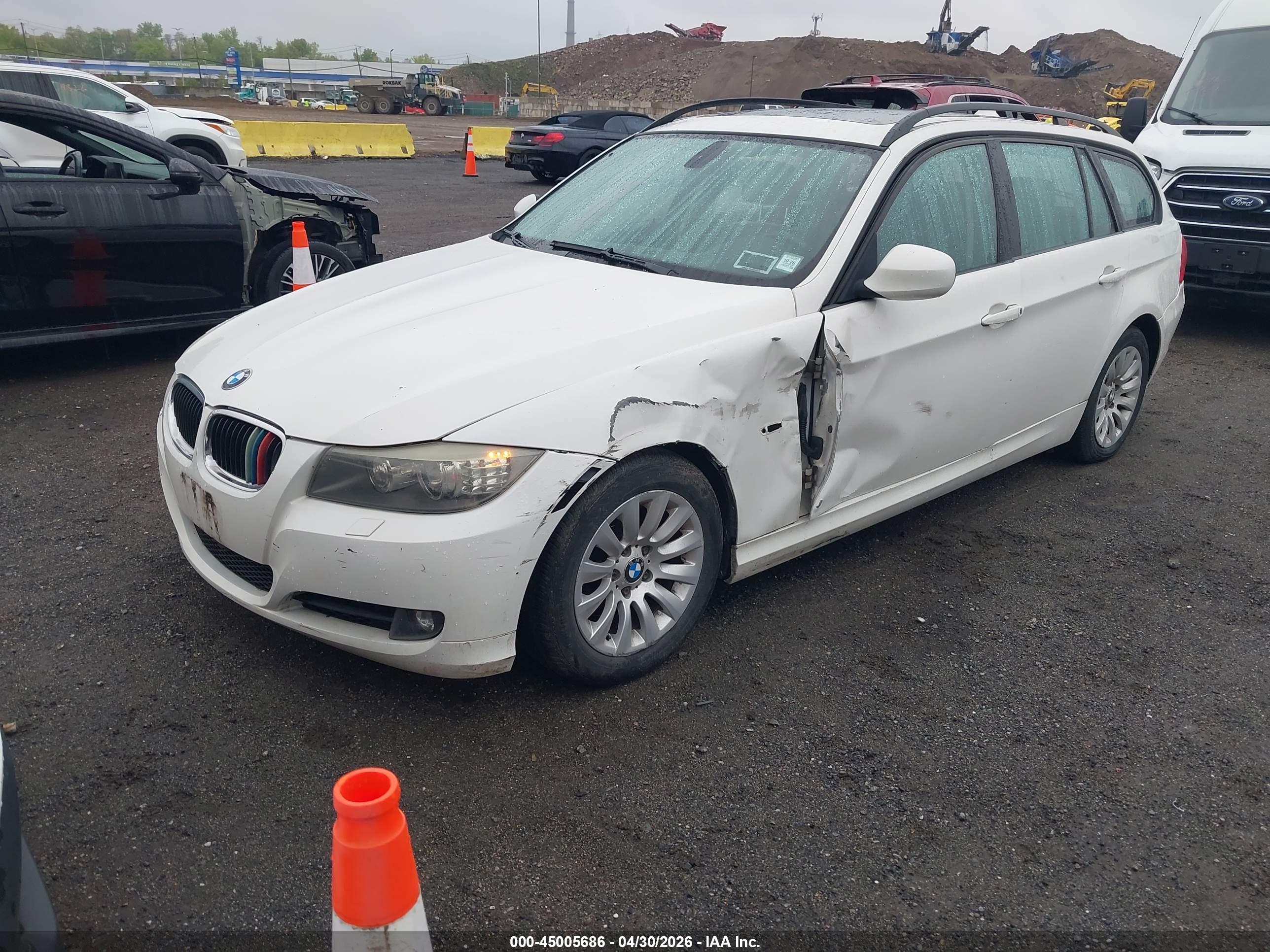 BMW 328I image 2